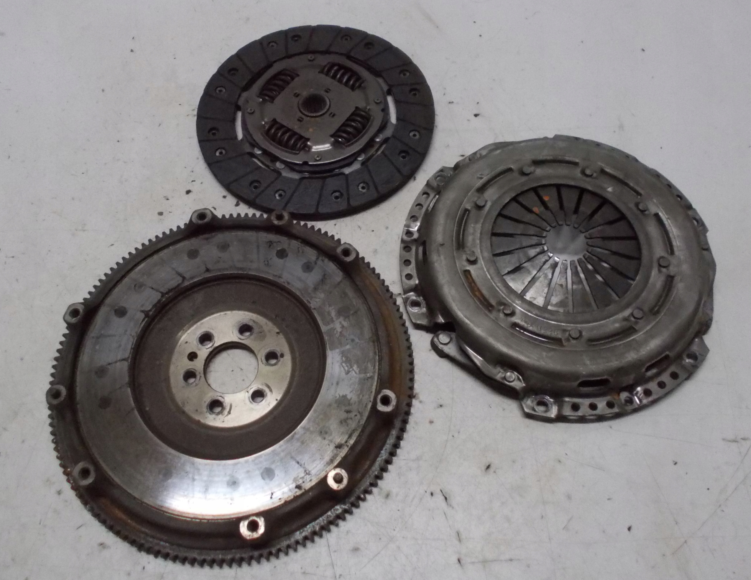 CITROEN C4 1.6 B 08R Embrayage Complets 3082001176