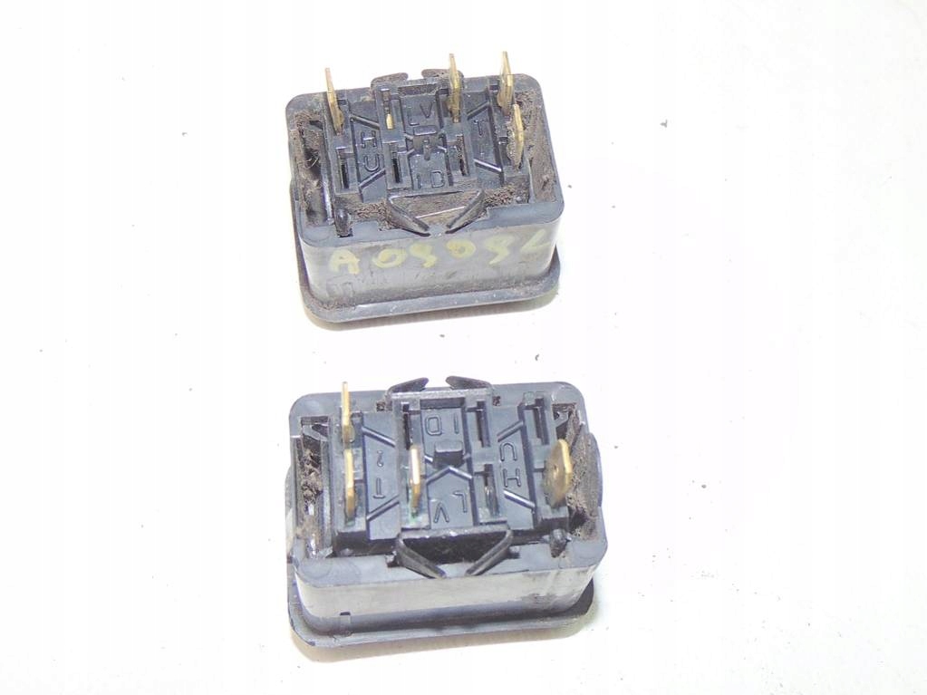 AUTOSAN A0909L 03r PRZEŁĄCZNIK ŚWIATEŁ Jakość części (zgodnie z GVO) O - oryginał z logo producenta pojazdu (OE)