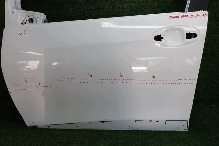 TOYOTA YARIS III LIFT 17- door left front front