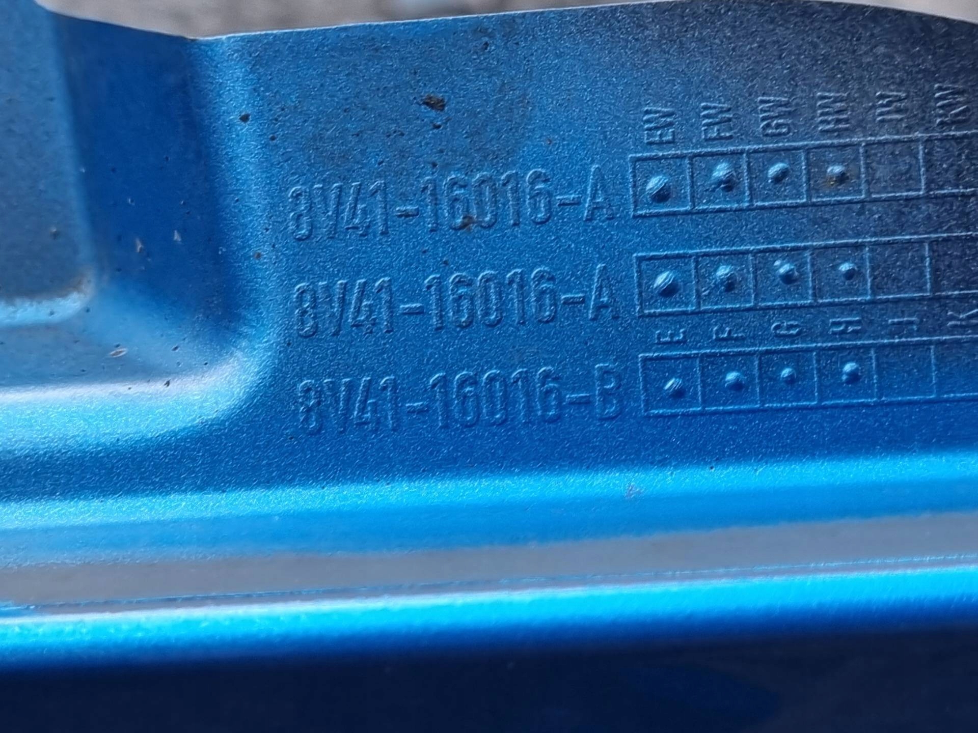 fender front left side Ford Kuga 2010 8V41-16016-A