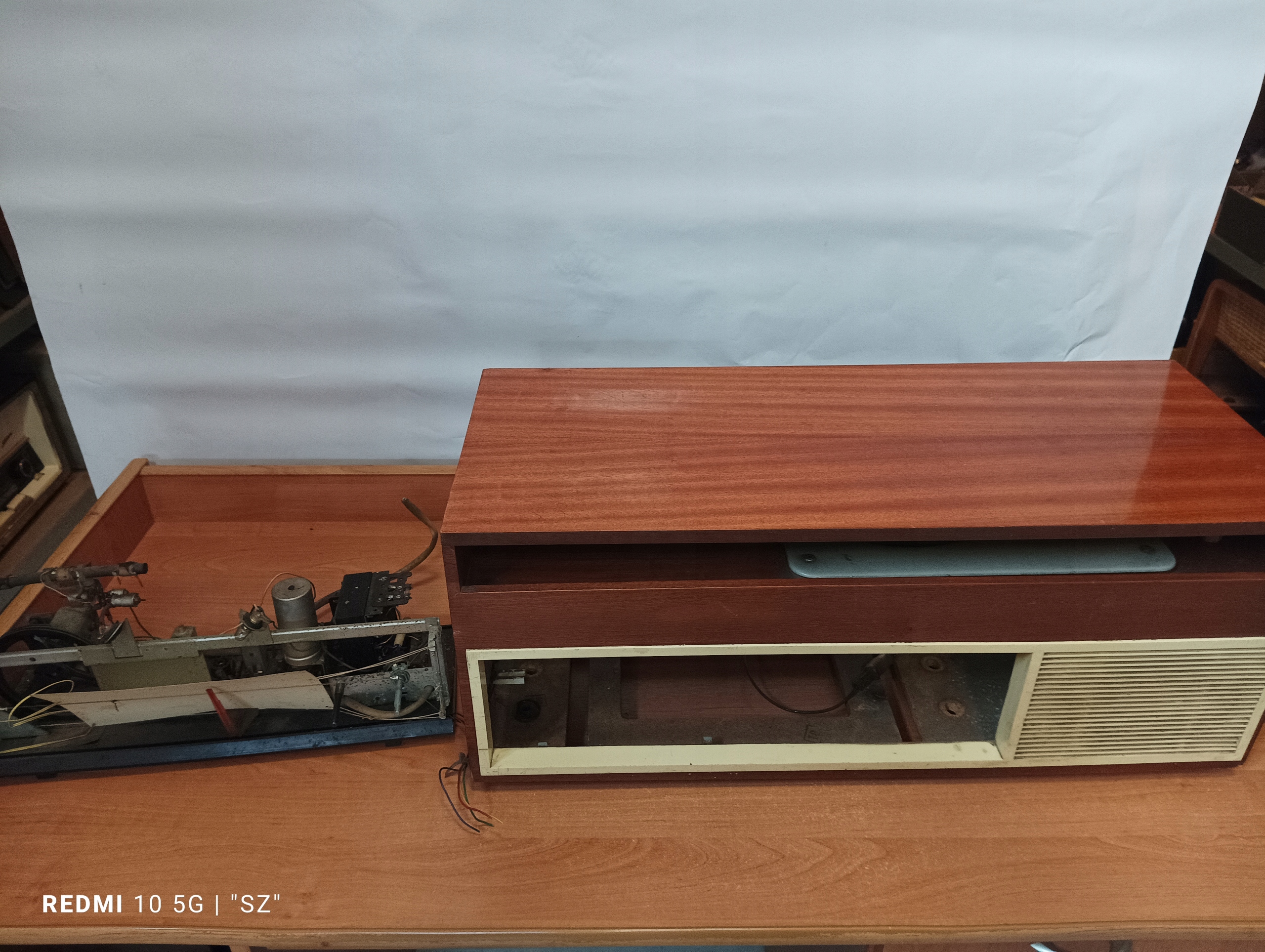 BALLADA 24501 - 1968/72 - CZĘŚCI - CHASSIS - OBUDOWA - SZYBKA - OSŁONA TYŁ.