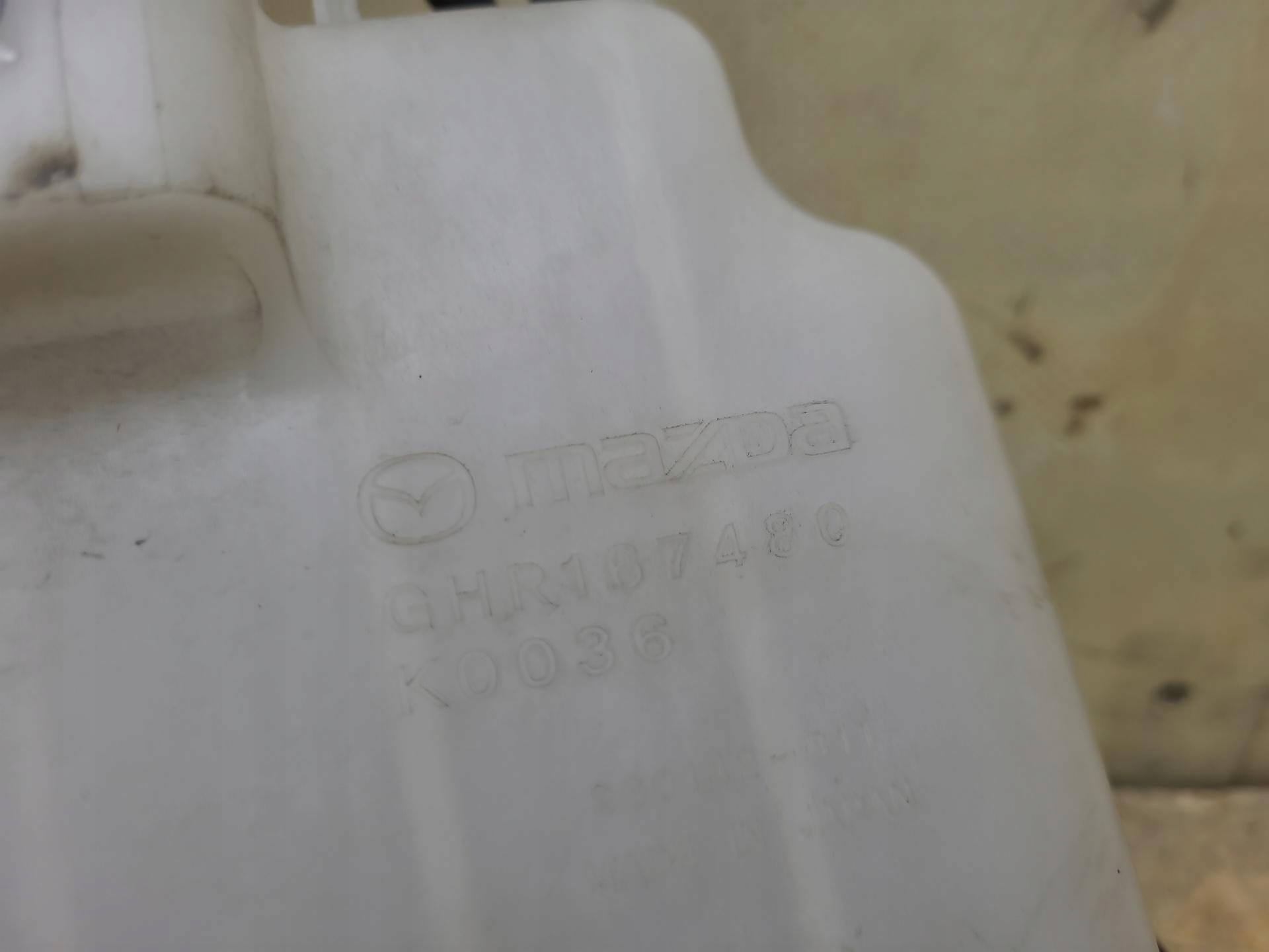 Behälter der Spritzdüse Mazda 6 3 GJ 2014 GHR167480