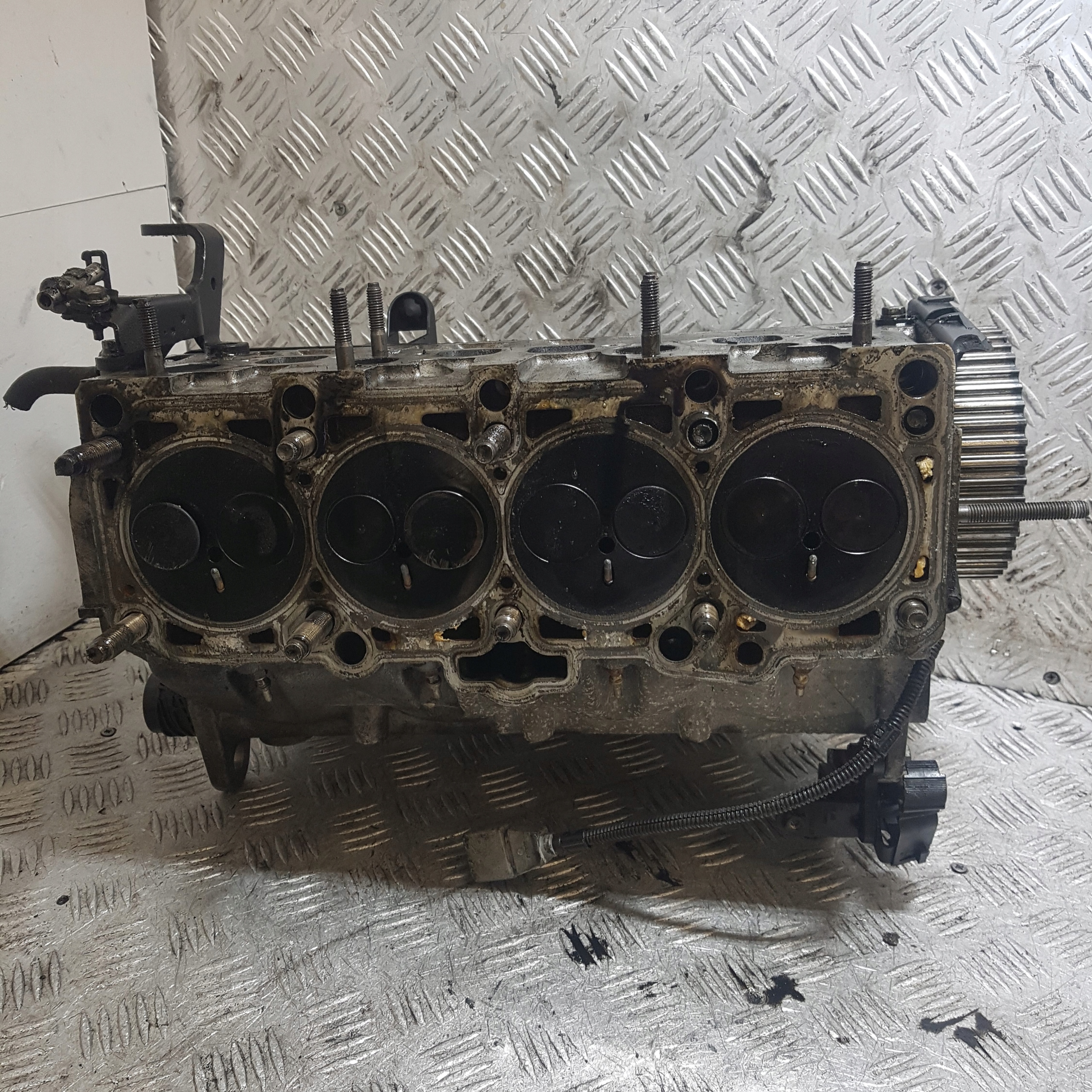 head. complete VOLKSWAGEN PASSAT B6 038103373R