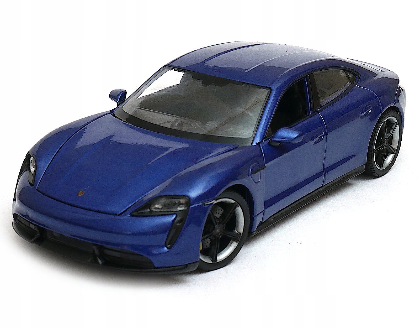 Porsche Taycan Turbo S 1:24 model Welly tmavě modrá
