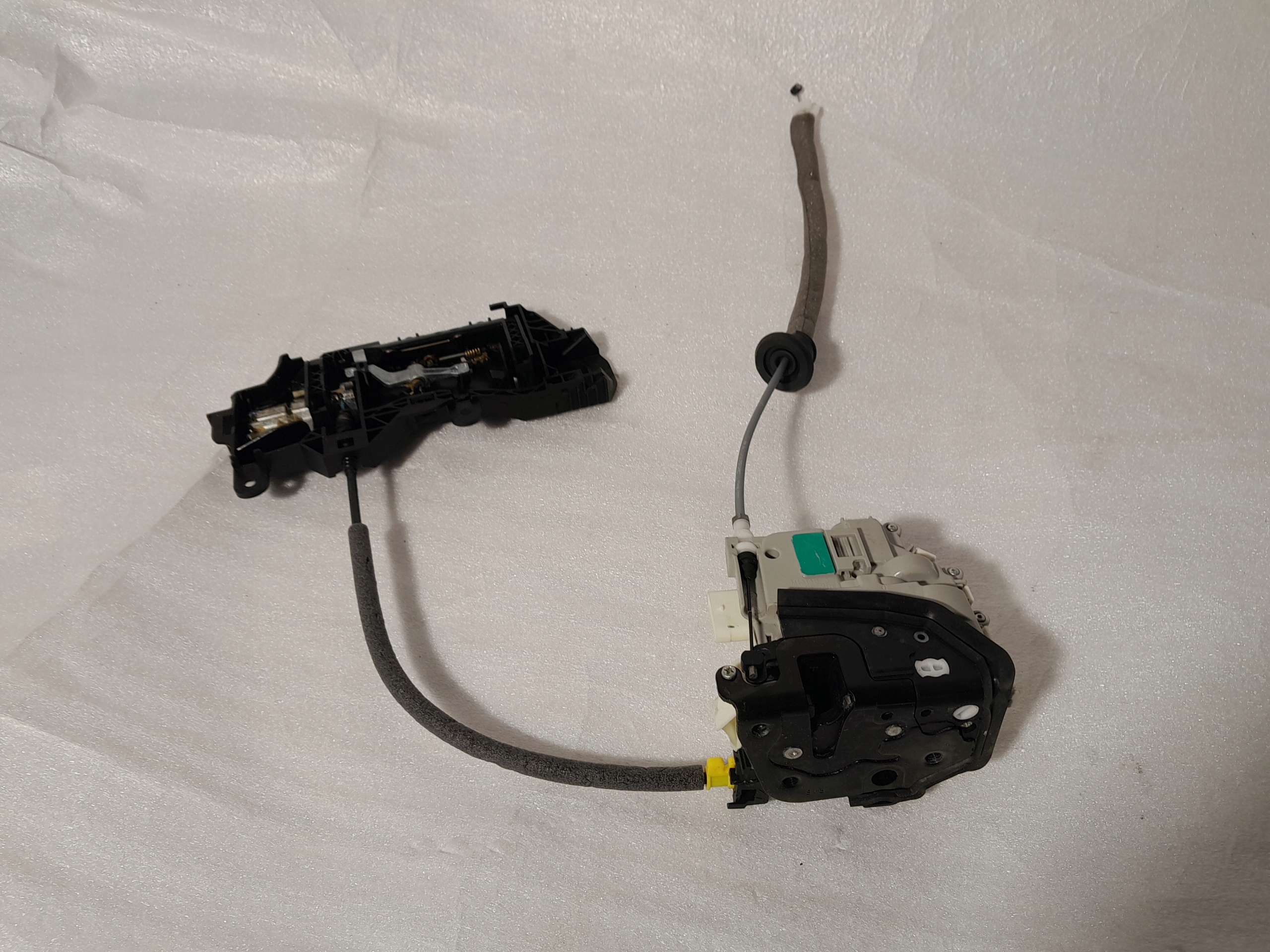 AUDI A4 B9 lock door right front 8X1837016C