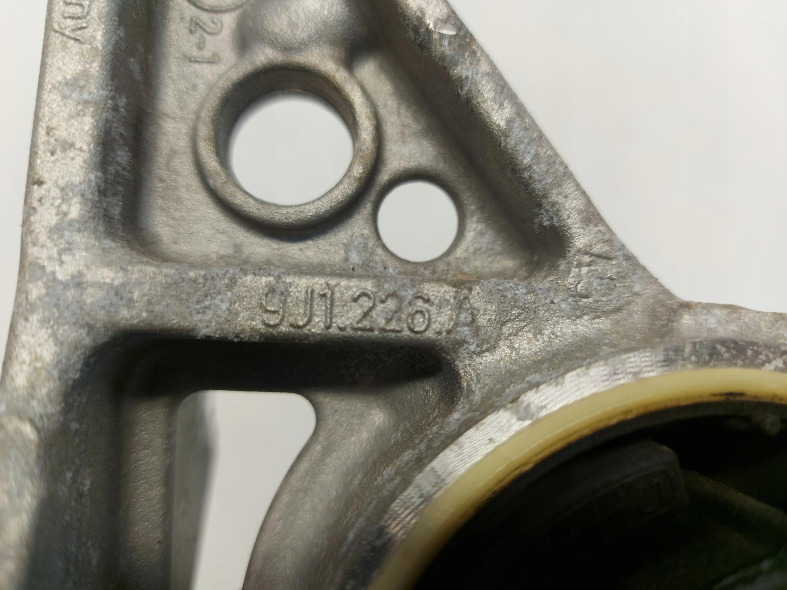Porsche Taycan 4S 9J1 2022 holder engine mount front right 9j1226a