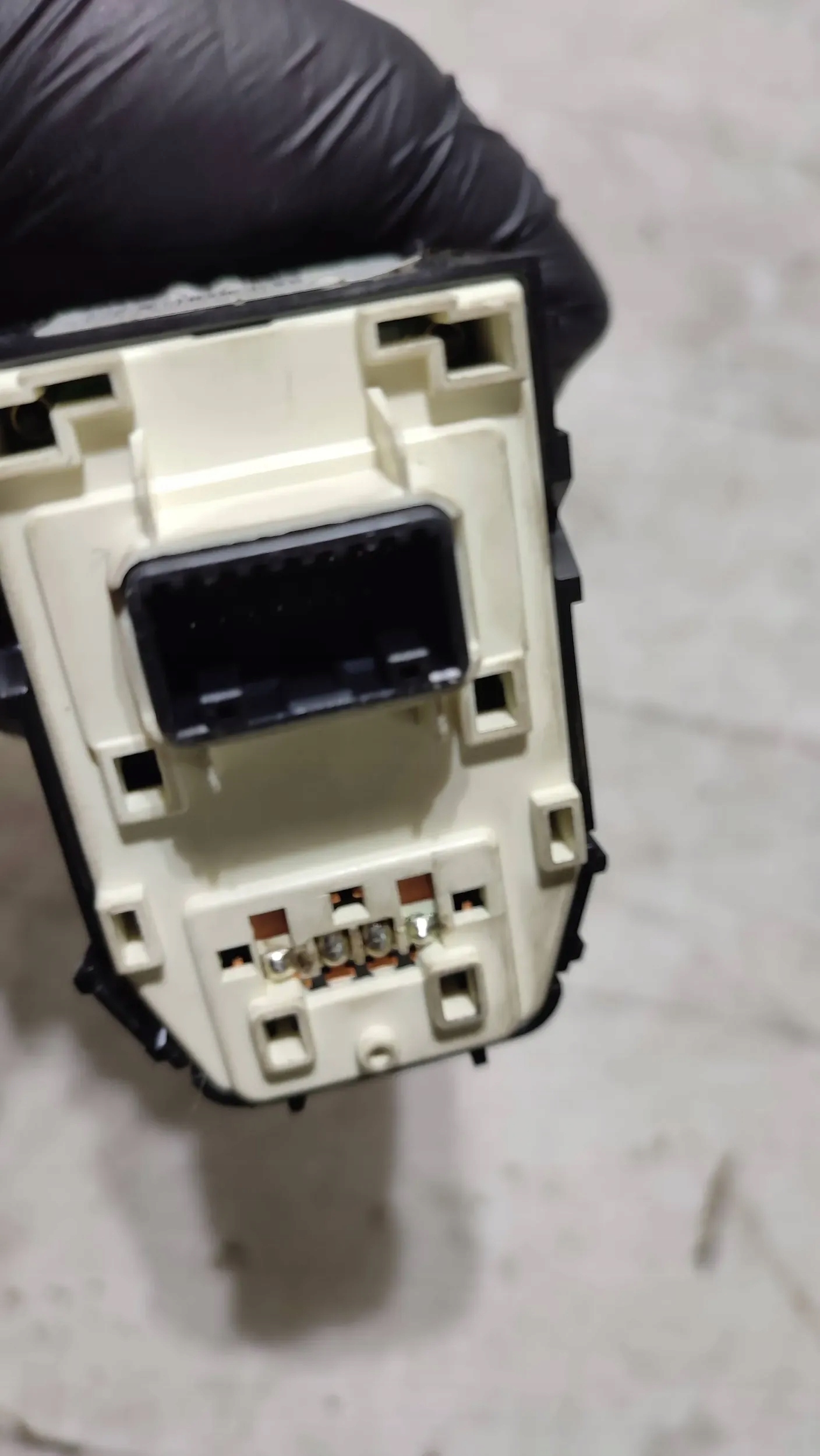 KIA Rio IV 18r button control of mirrors