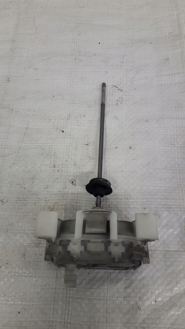 Siłownik klapki wlewu paliwa 8D0862153 A4 B5