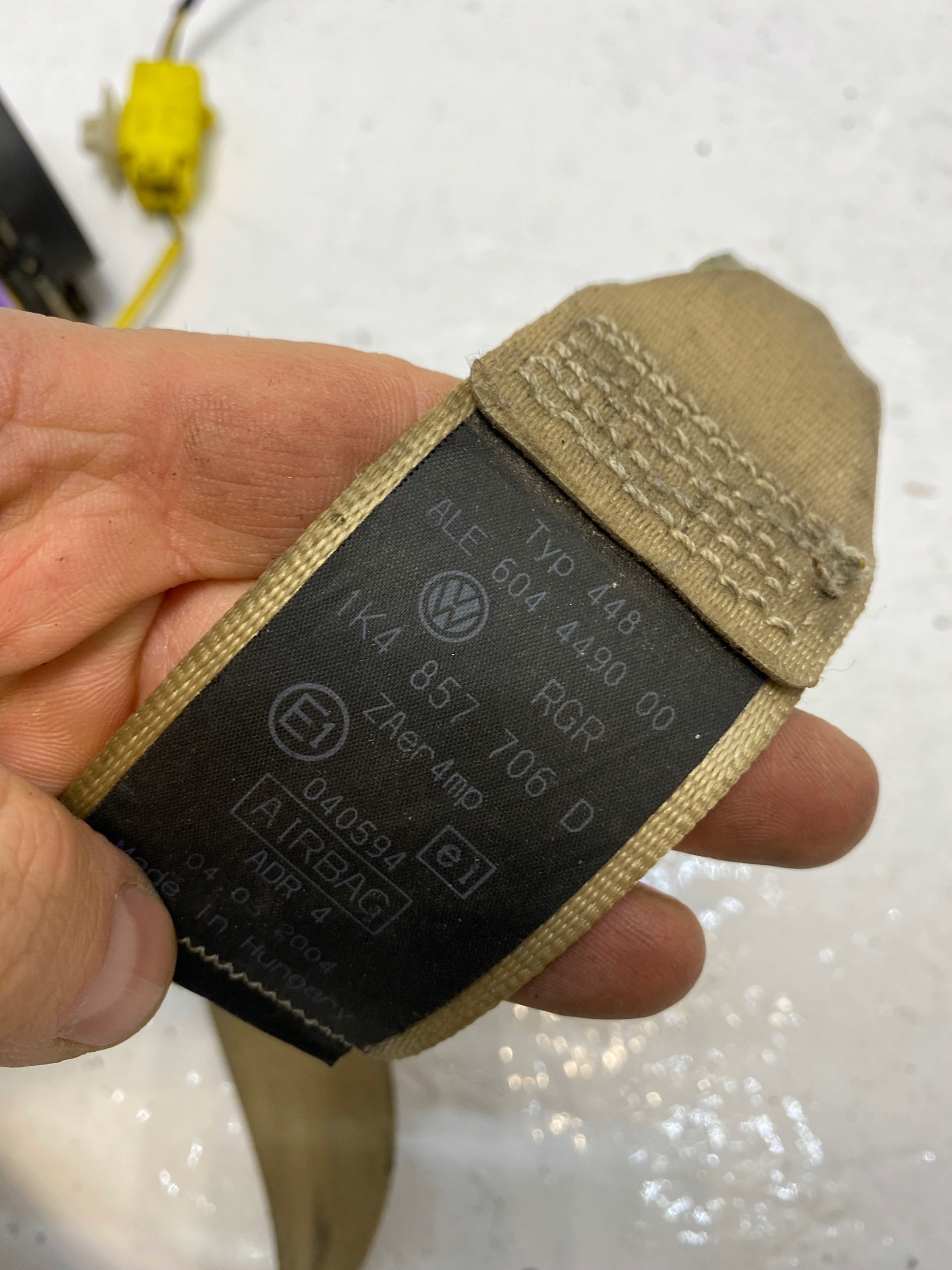 1K4857706D - VW GOLF V РЕМЕНЬ БЕЗОПАСНОСТИ ПРАВЫЙ ПЕРЕДНИЙ