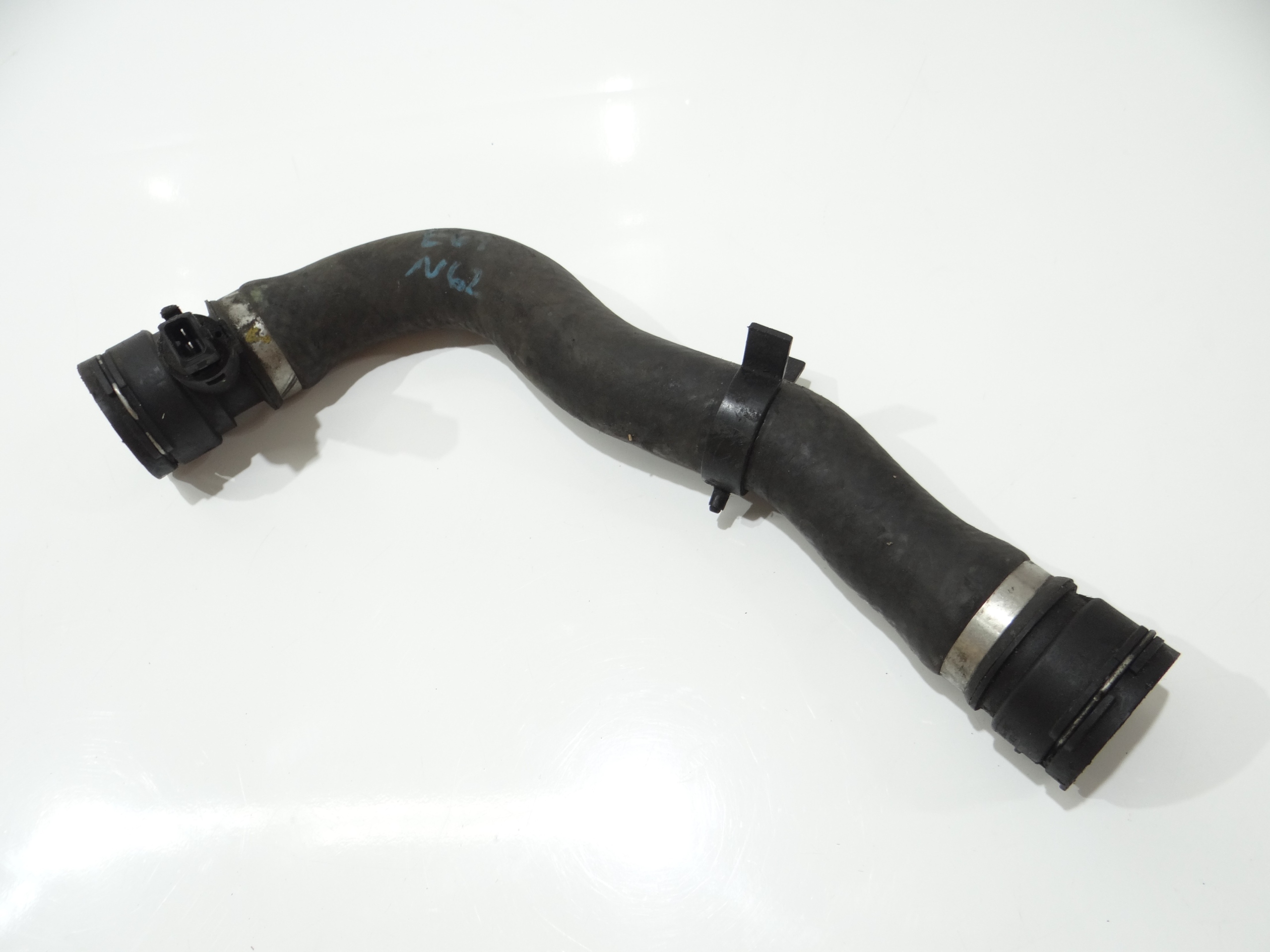 vedení hadice vody BMW E60 E61 N62 7508011