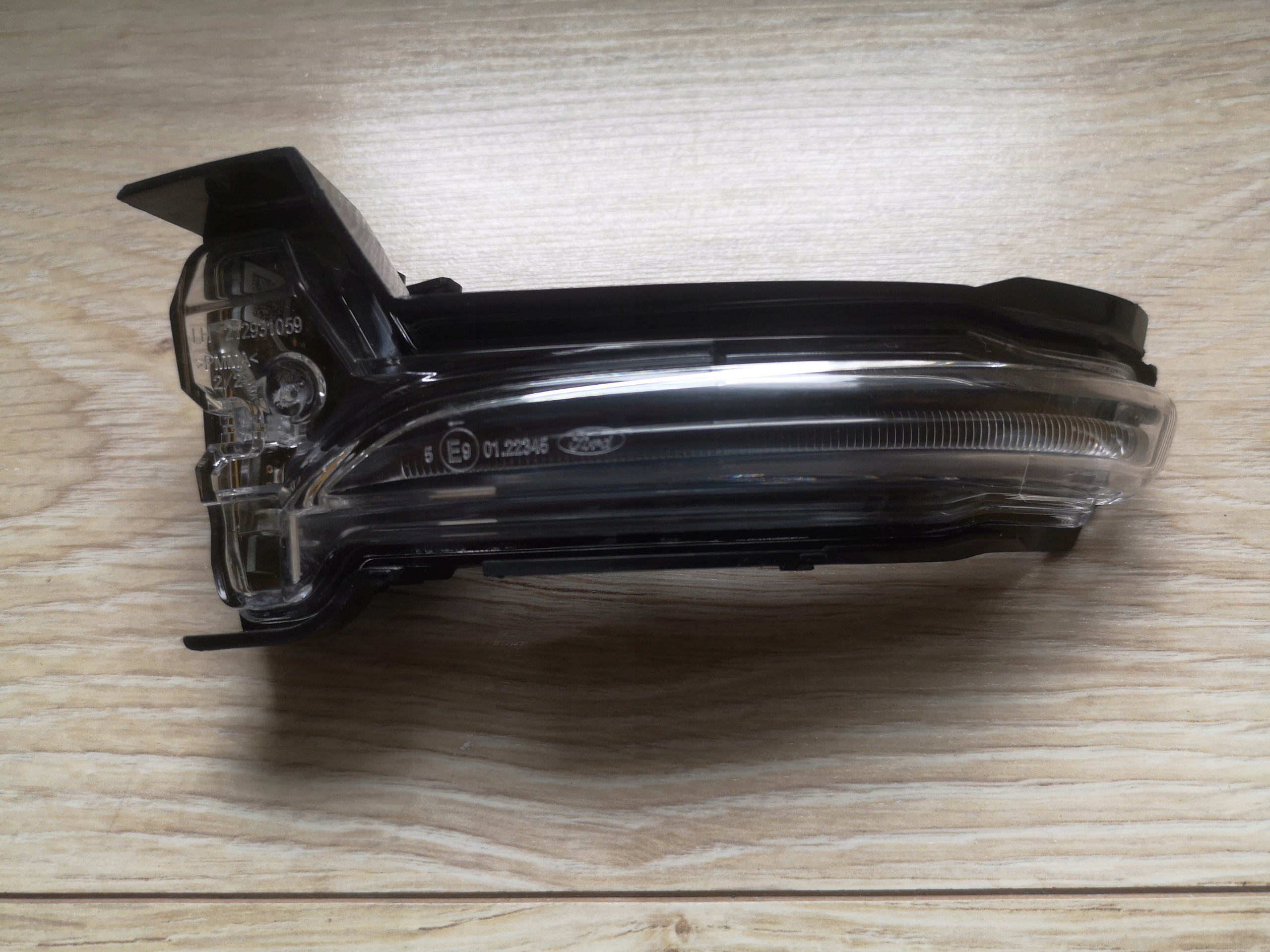 FORD KUGA MK3 od 2019r KIERUNKOWSKAZ LUSTERKA L-