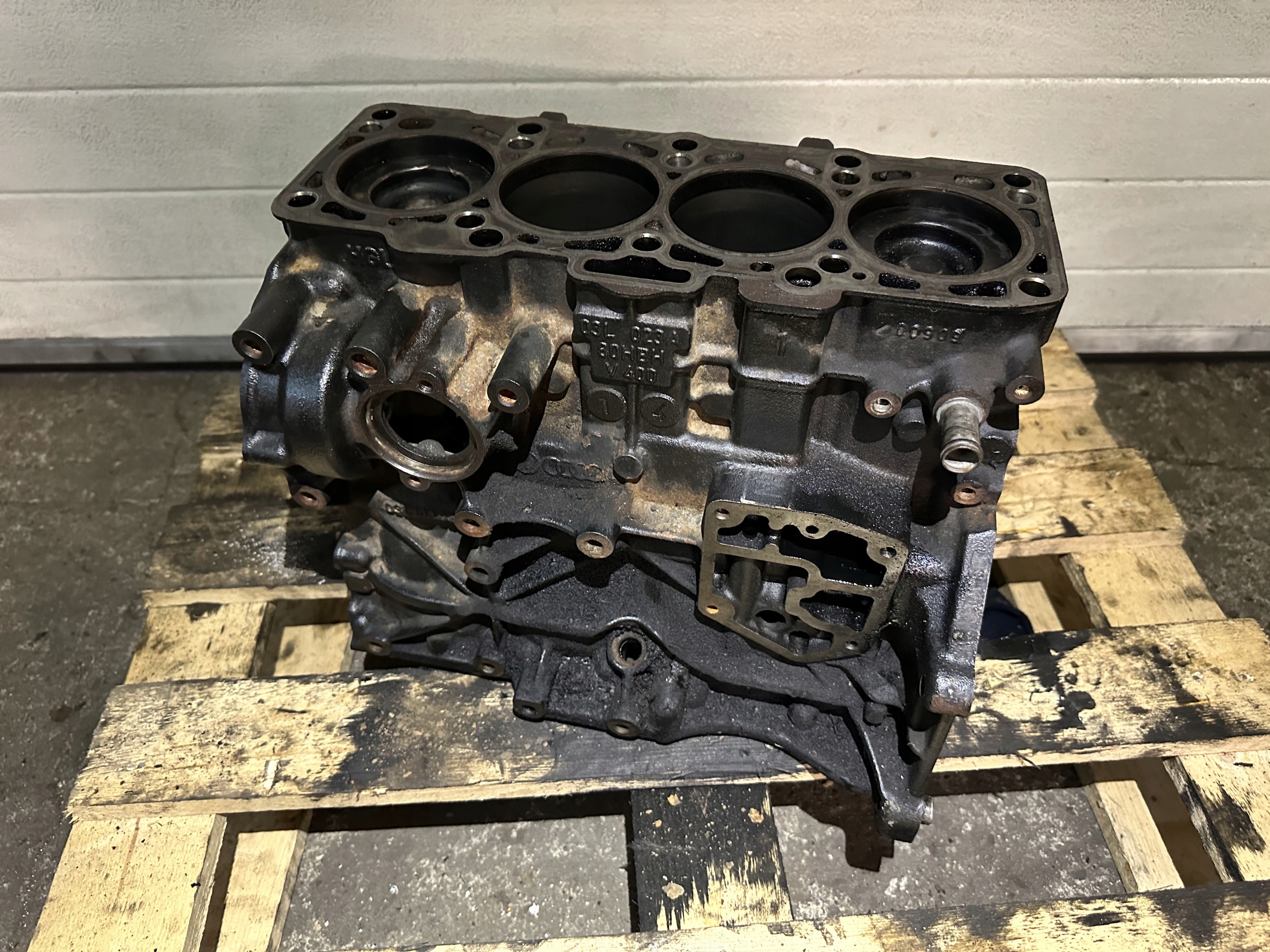 BLOK SILNIKA DÓŁ WAŁ TŁOKI VW AUDI 2.0 TDI CBB