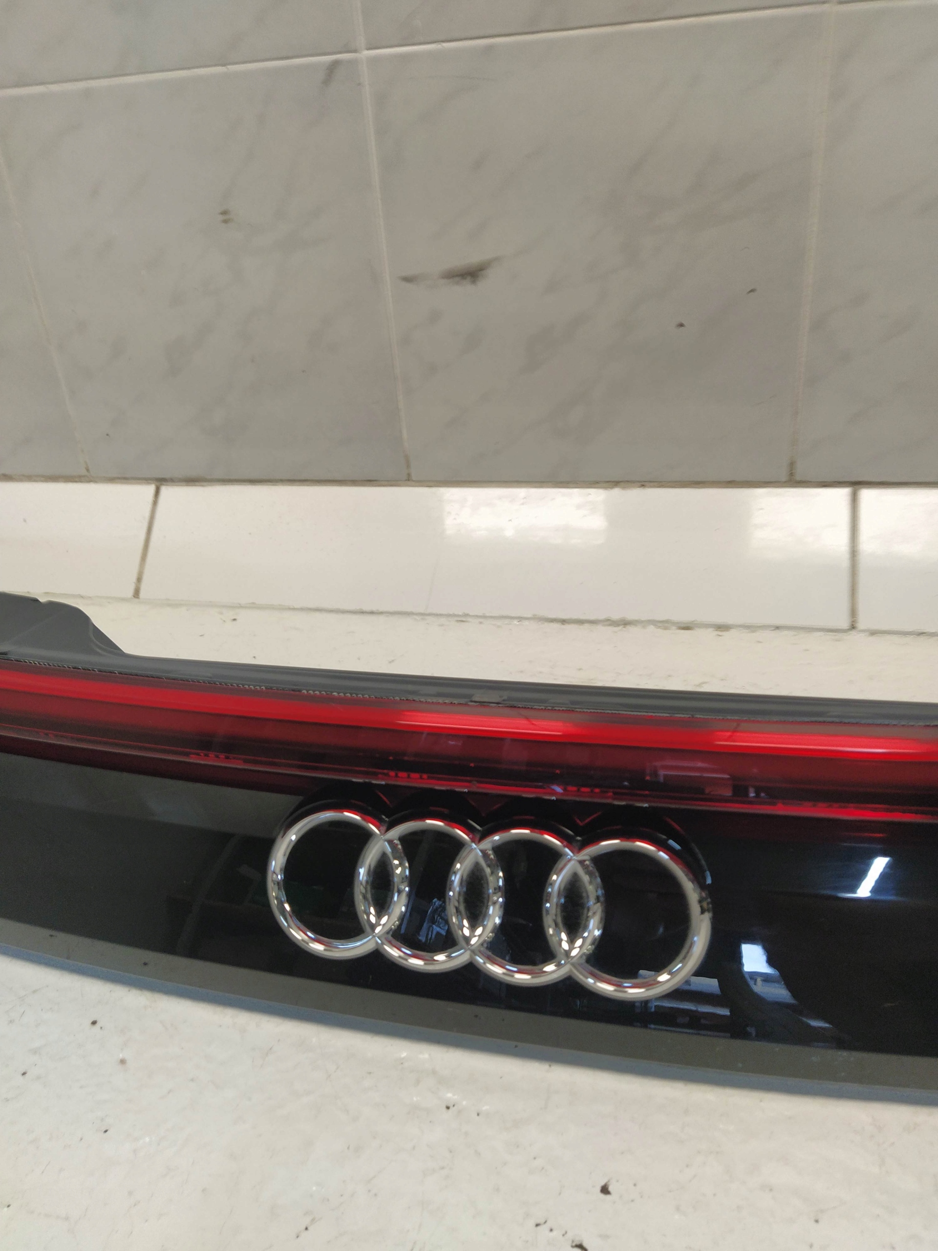 AUDI Q8 4M8 light lights rear part rear cap bonnet