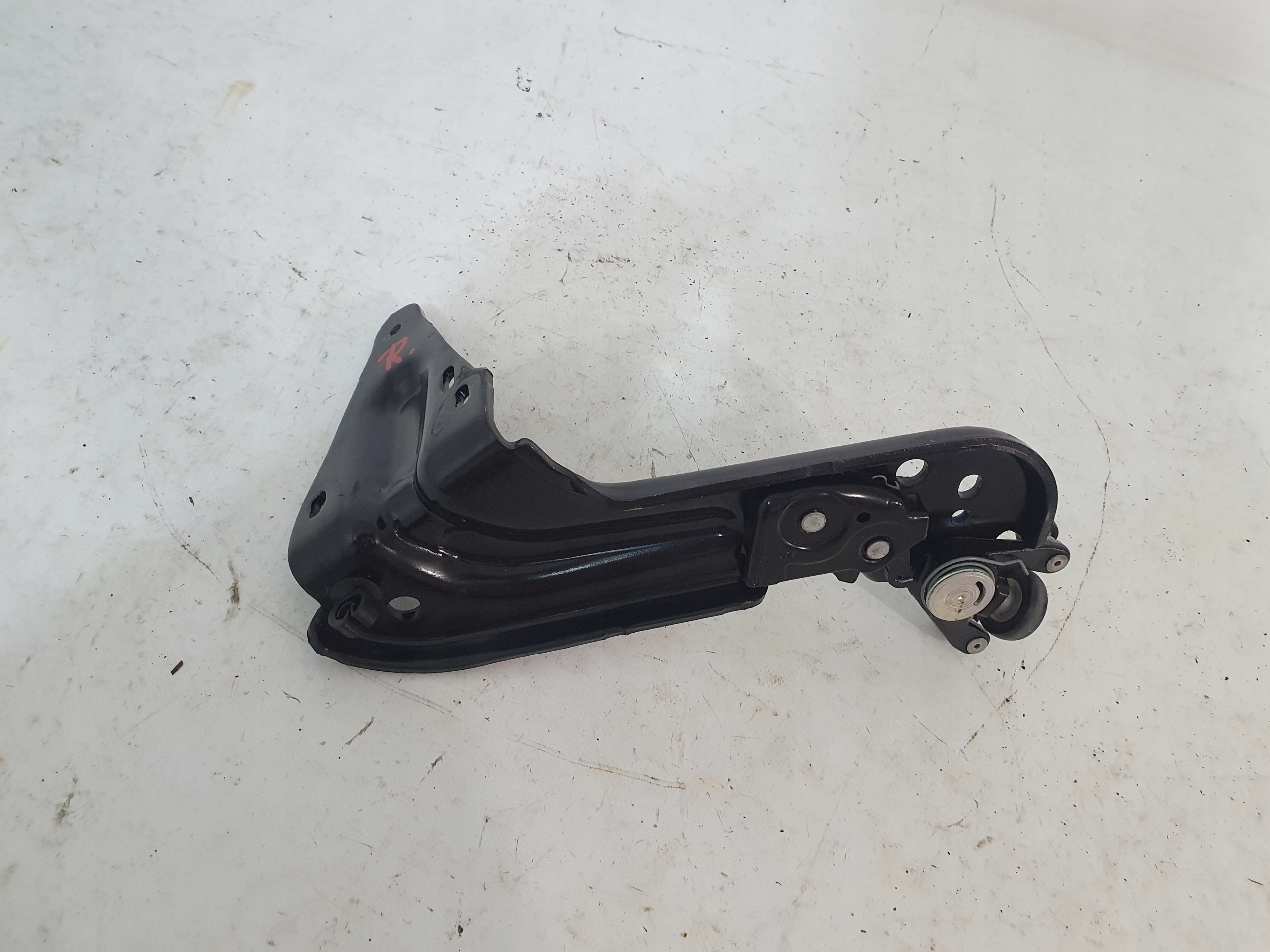 CHRYSLER PACIFICA II 16- ROLKA DRZWI TYŁ WÓZEK PRAWA DOLNA Producent części Chrysler OE