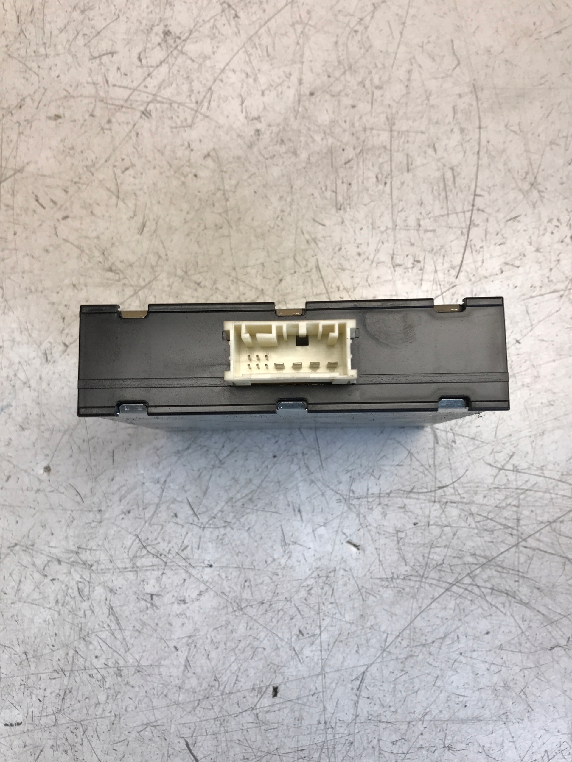 MODUŁ STABILIZATOR NAPIĘCIA VW SKODA AUDI Producent części Hella