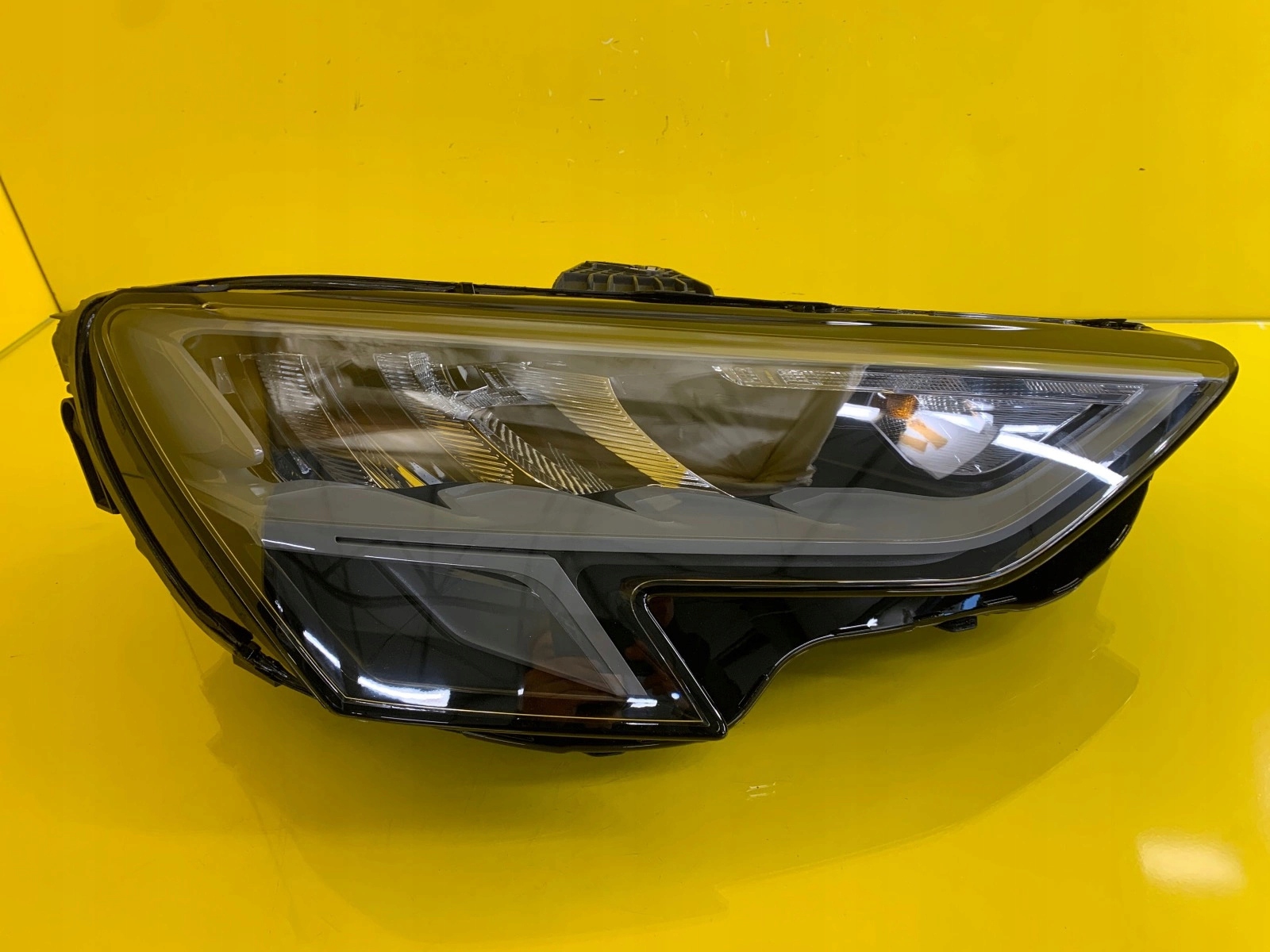 light right front Audi A3 8Y Full Led 8Y0941012