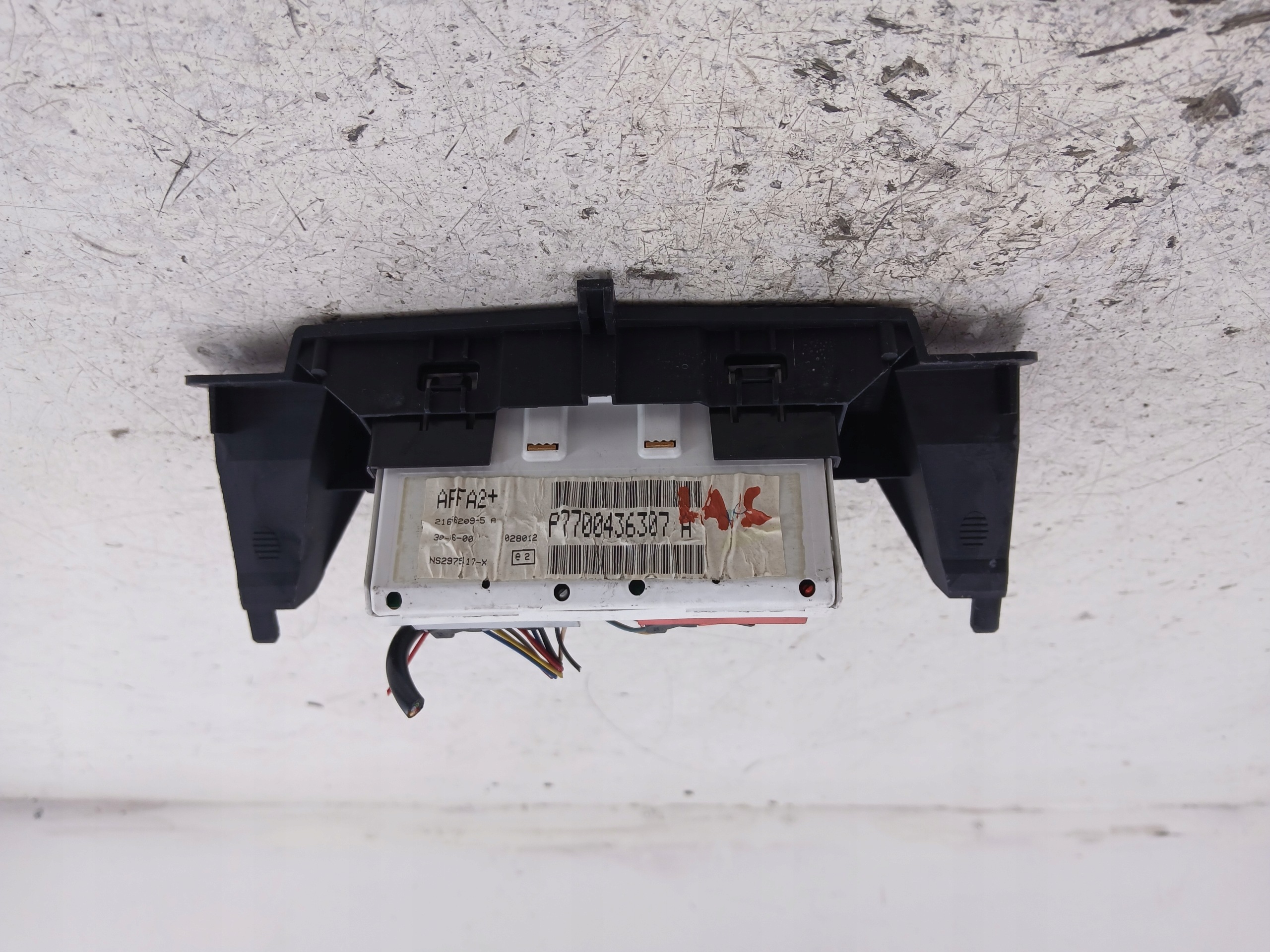 RENAULT LAGUNA and CLIO II clock display P7700436307A