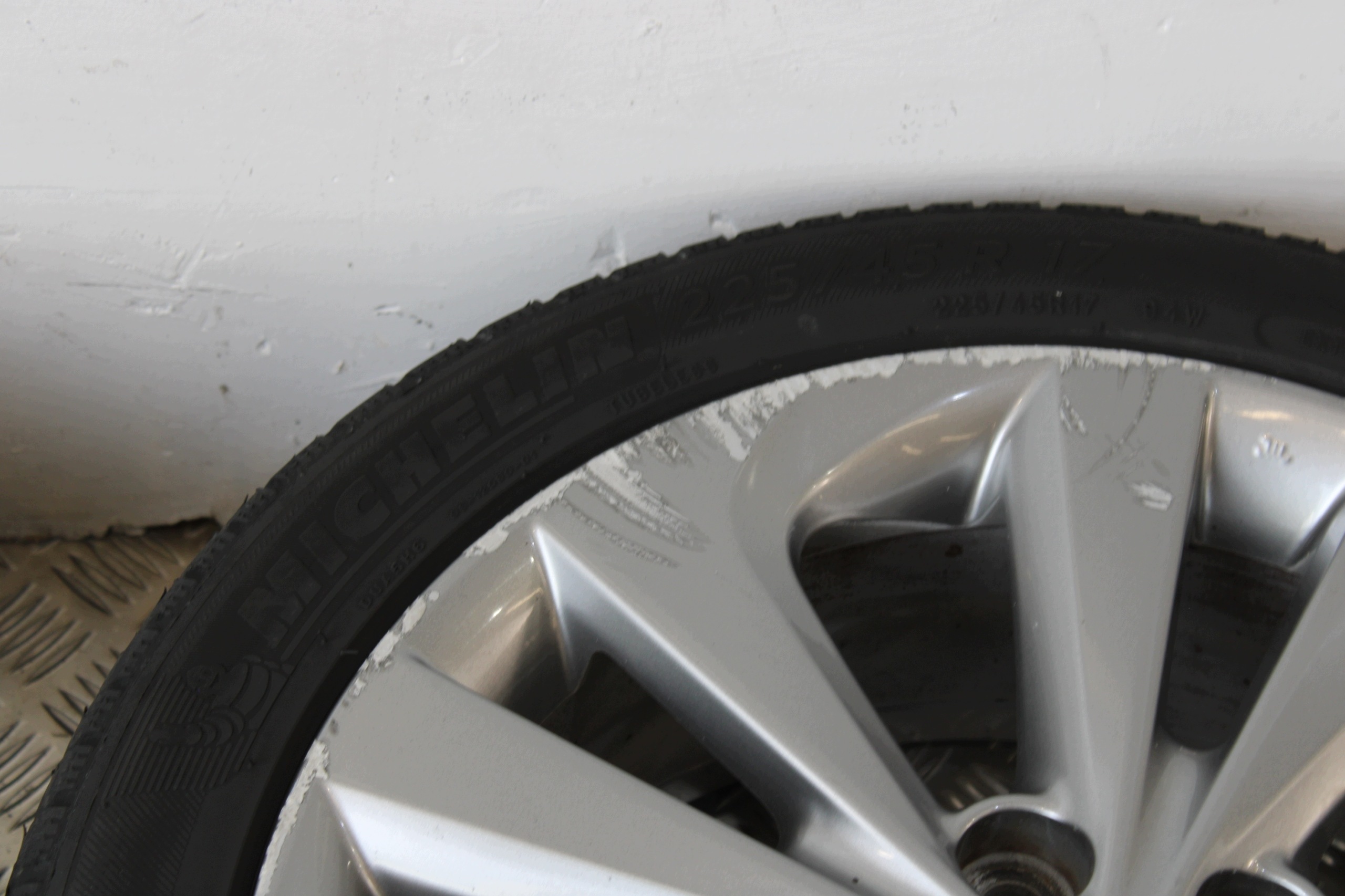 wheels discs disc 225/45 R17 TOYOTA AURIS II 2 KOMBI