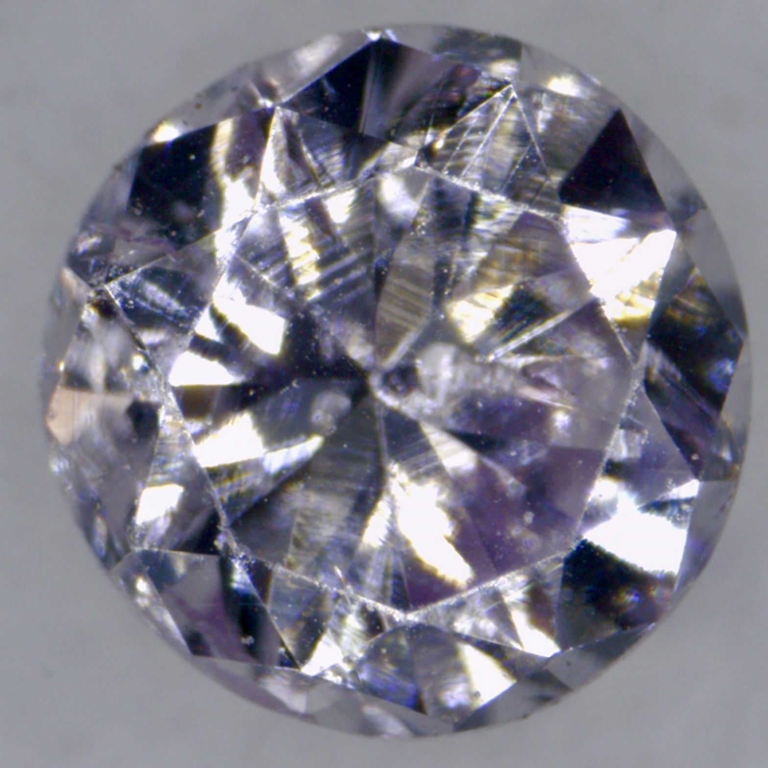Přírodní diamant 0.05 ct Fialový SI2 Briliant certifikát Wbd