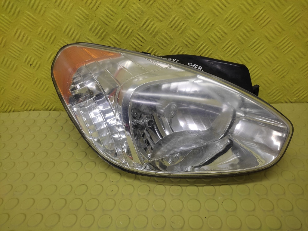 HYUNDAI ACCENT REFLEKTOR LAMPA PRAWY PRZÓD