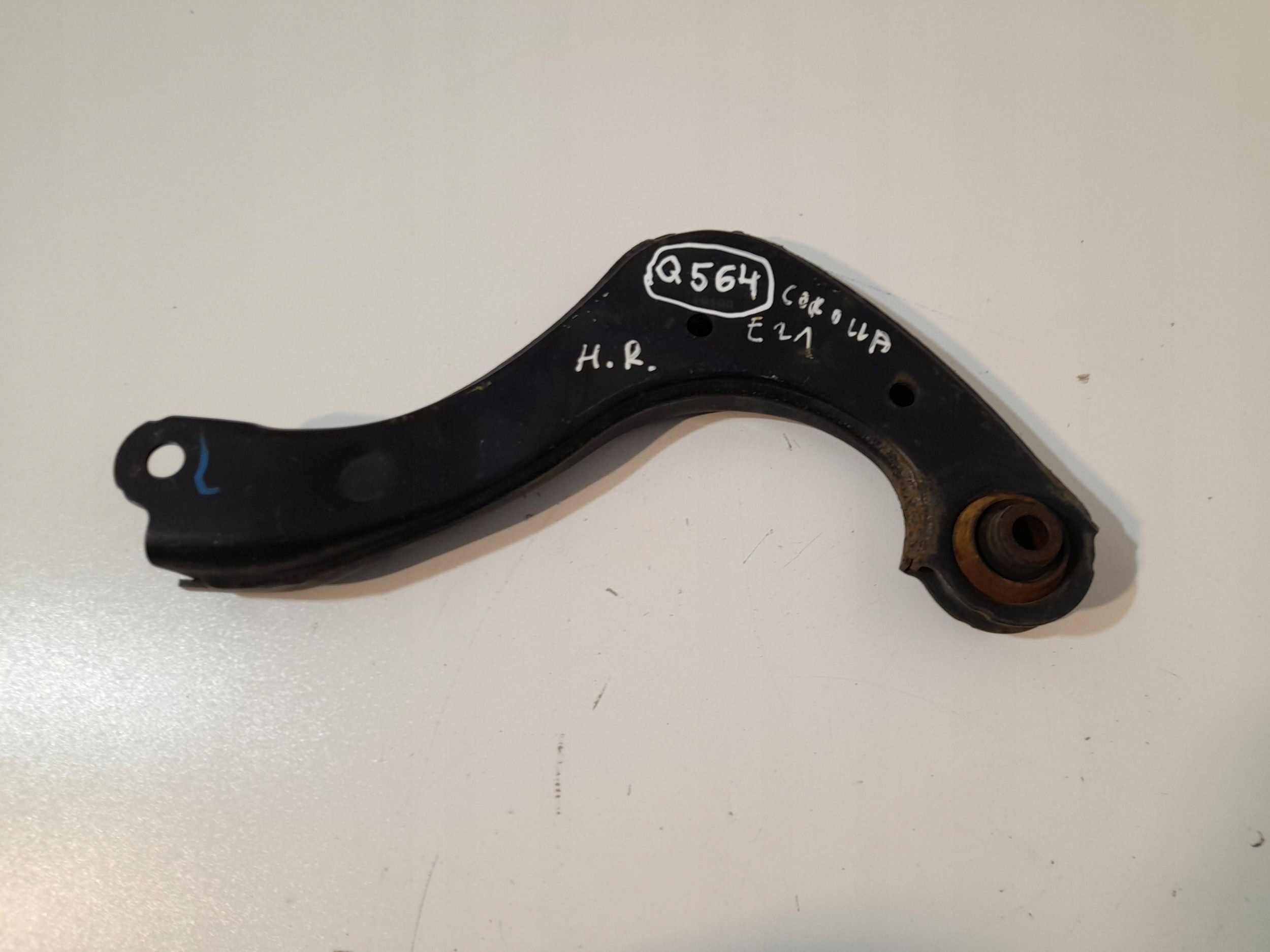 Toyota Corolla E210 E21 arm rear right (Q564)