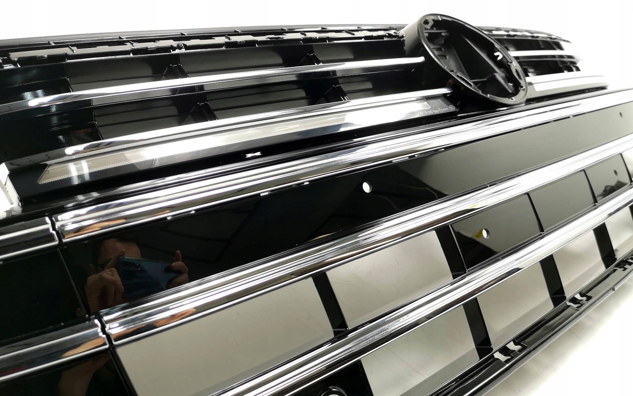 NOWA ATRAPA CHŁODNICY GRILL VW ARTEON LIFT LED DRL Strona zabudowy przód