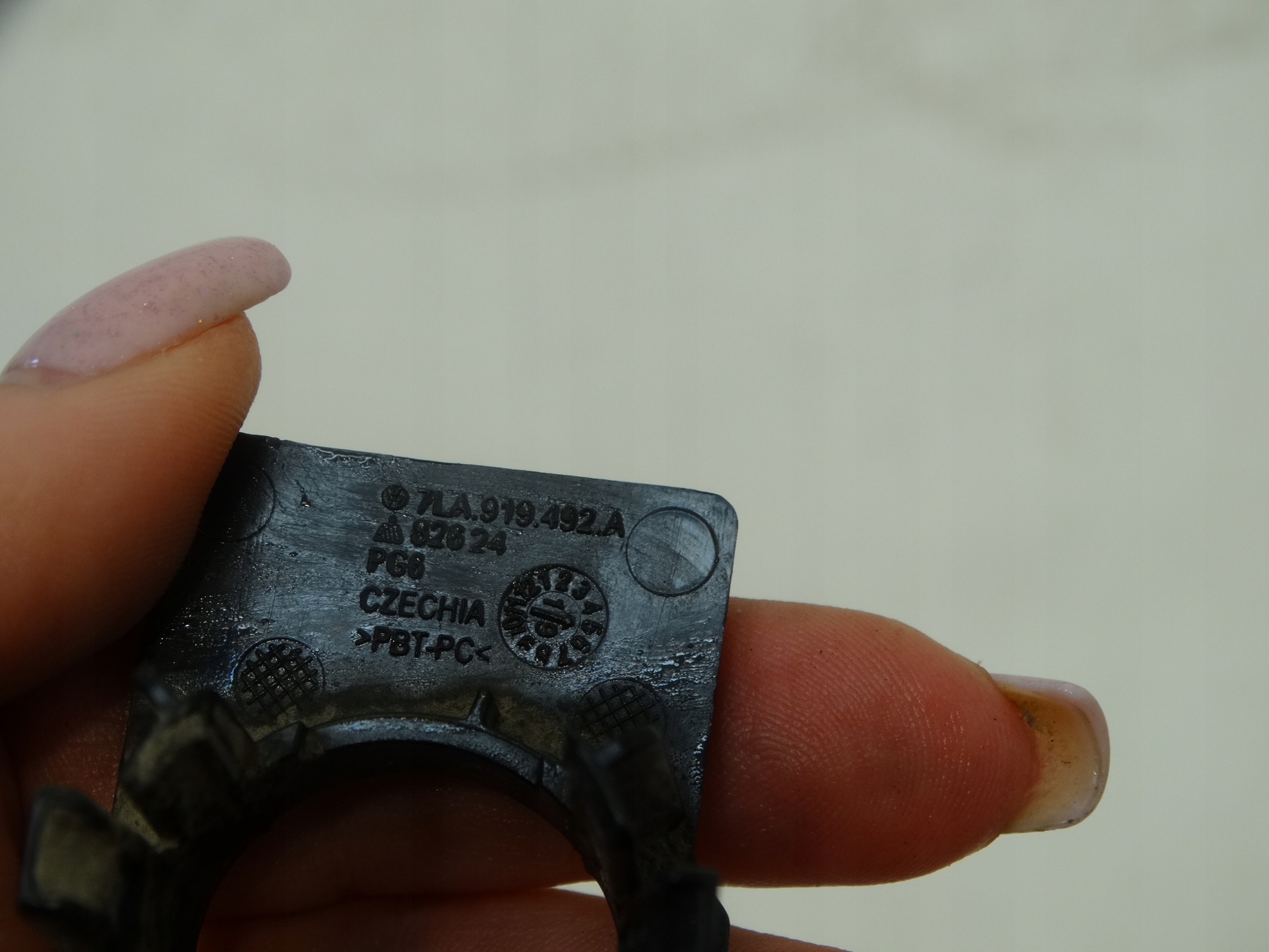 KOSZYK Halter des Sensors Parken heck VW CRAFTER II 7LA919492A