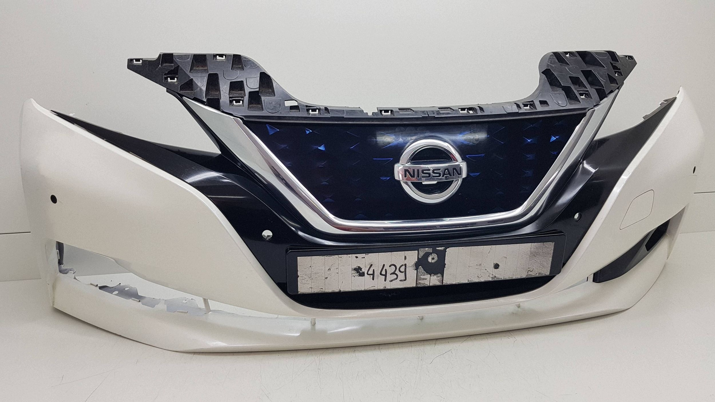 NISSAN LEAF II 2017 - bumper front 62022-5SH0H