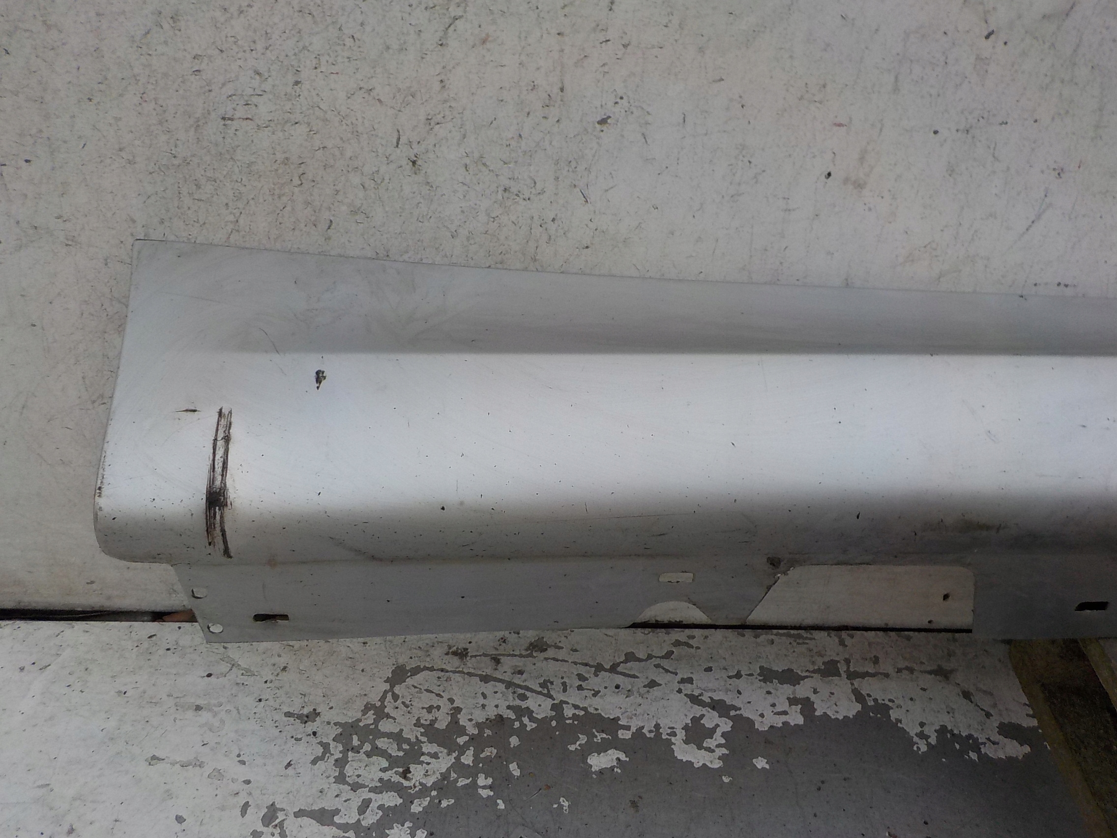 39 BMW 3 E90 moulding cap threshold right