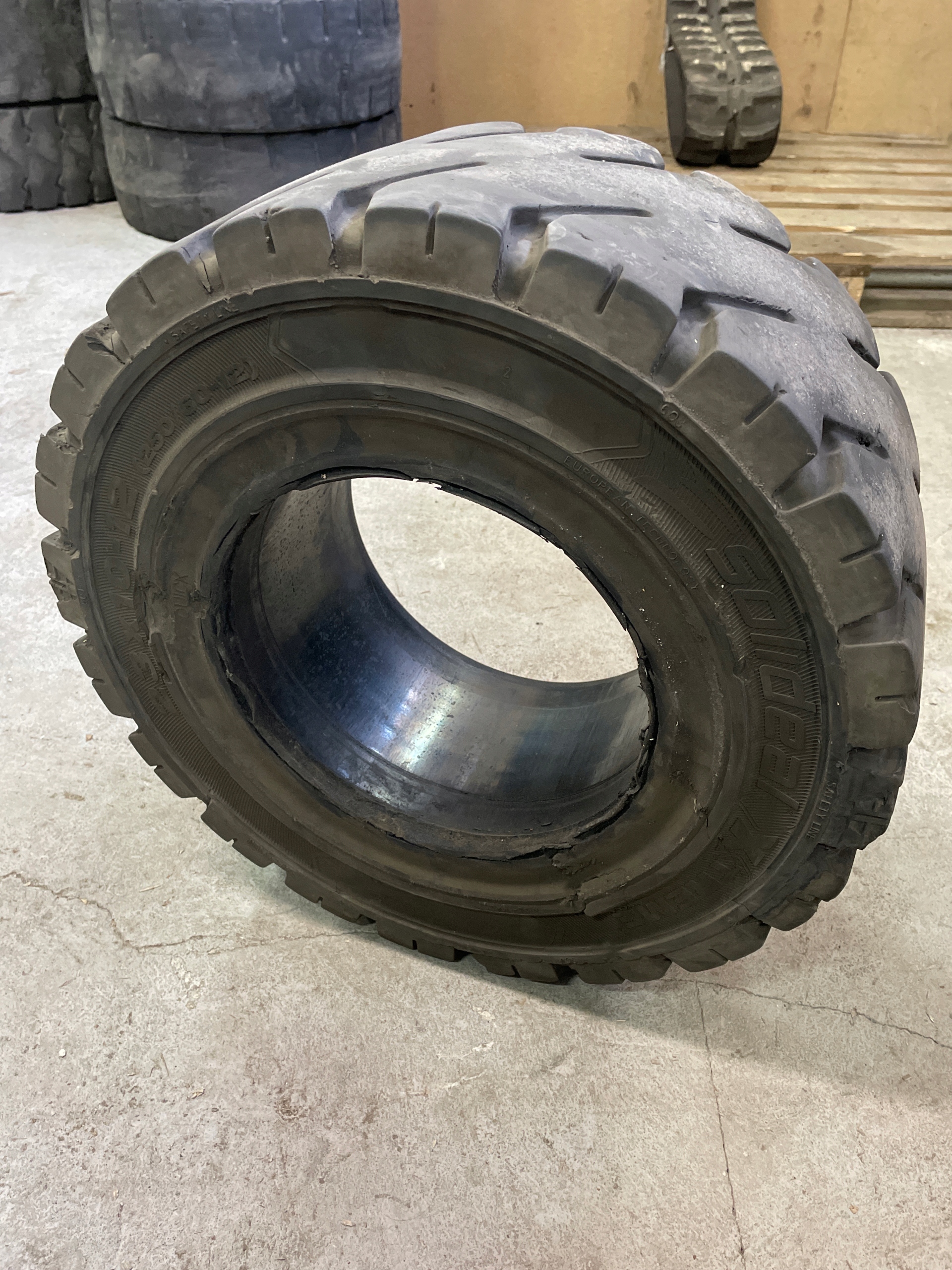 Opona pelna 23x10 12 250 60 12 Solideal do wozka