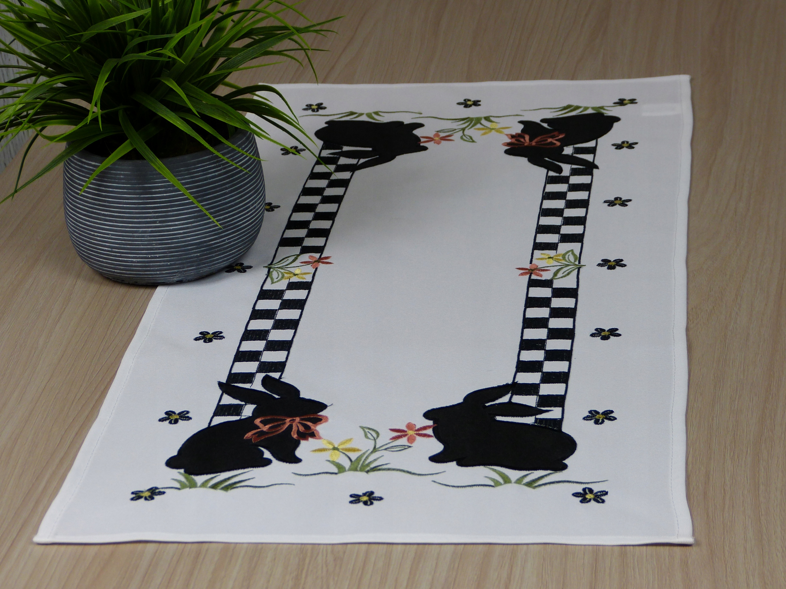 Wielkanoc bieżnik na święta 40x85cm biały zające Typ bieżnik