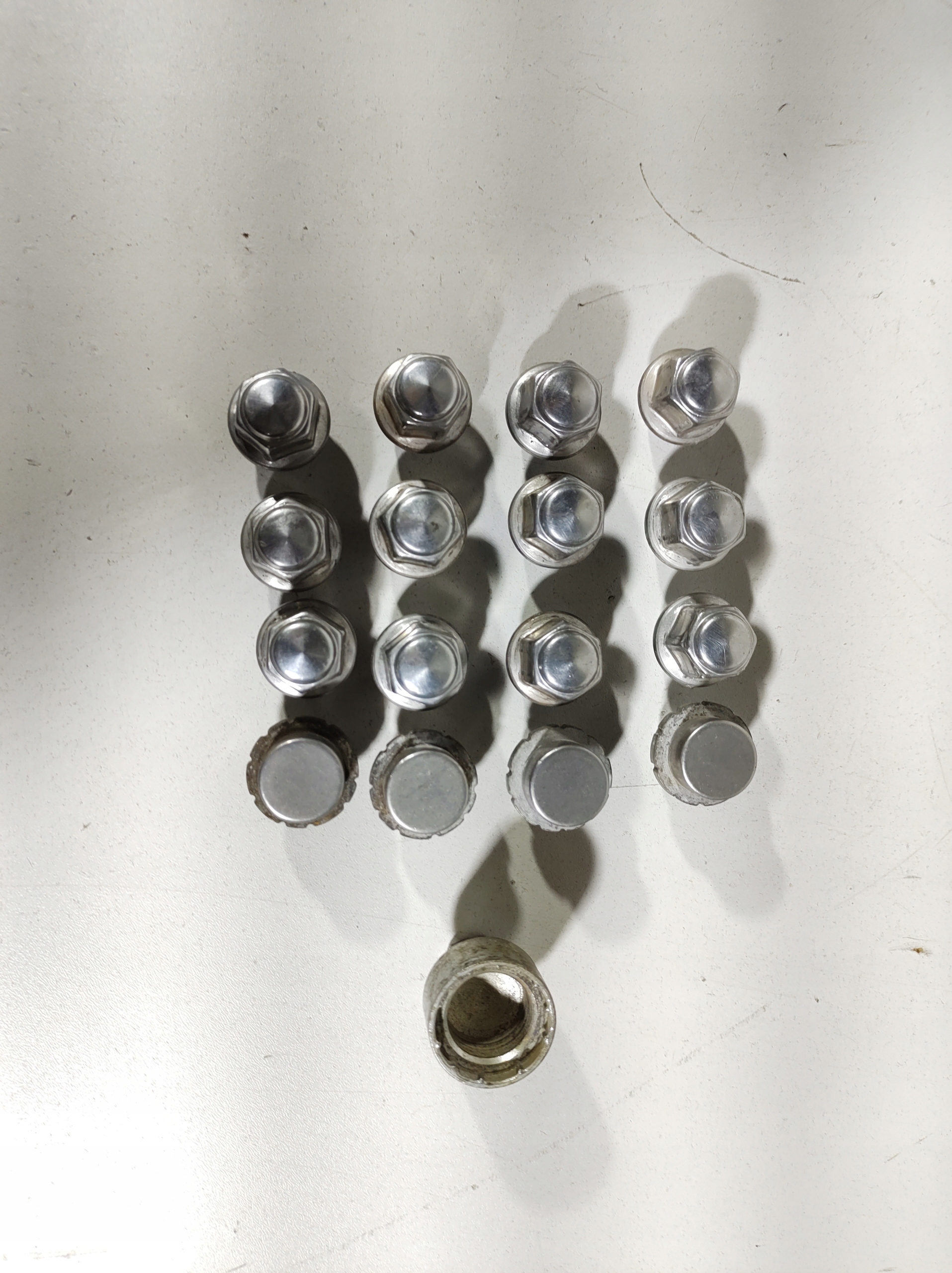 FORD FIESTA MK7 16R-ГАЙКИ ДЛЯ КОЛЕС