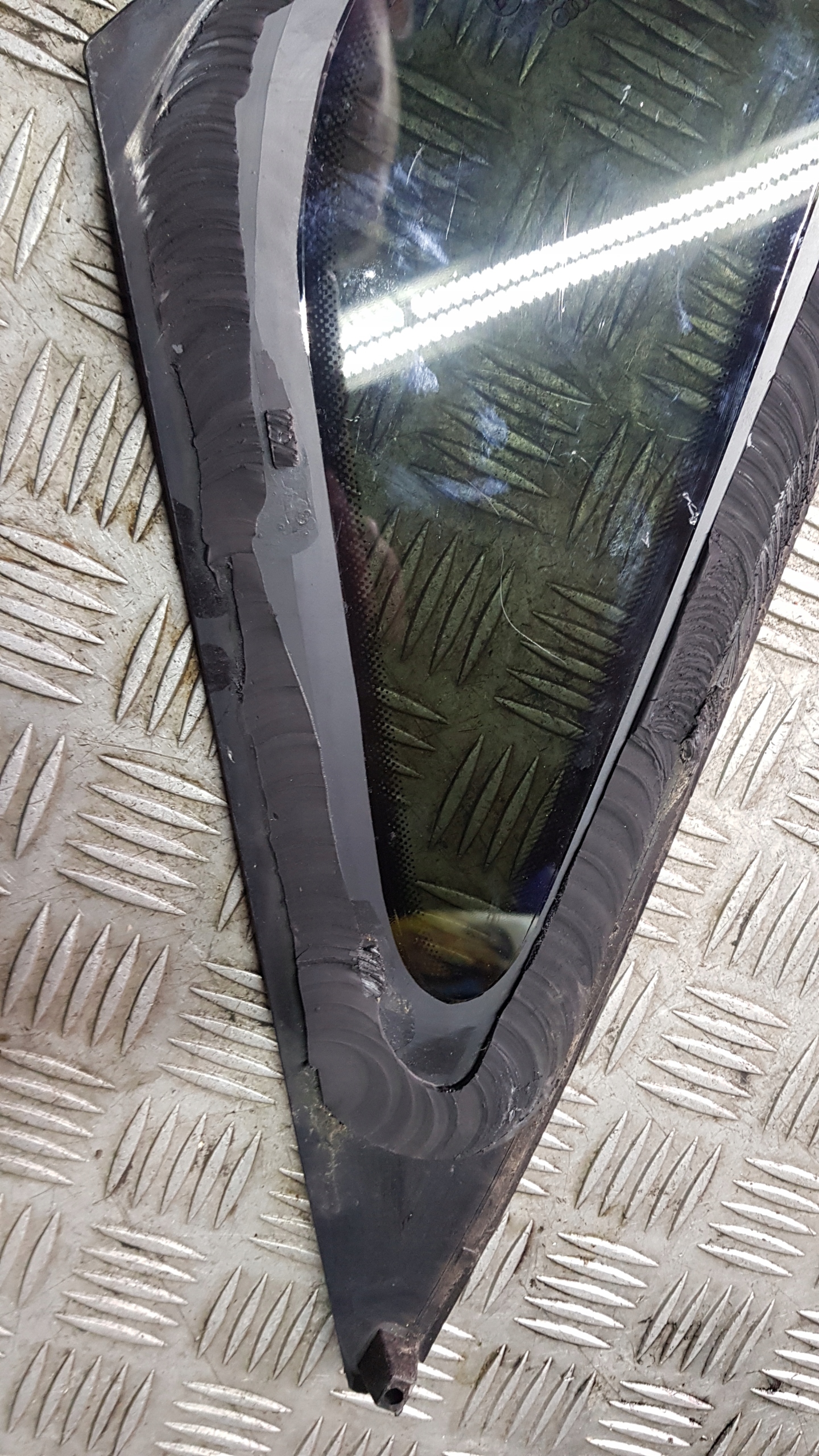 AUDI A8 D3 window bodywork left rear part