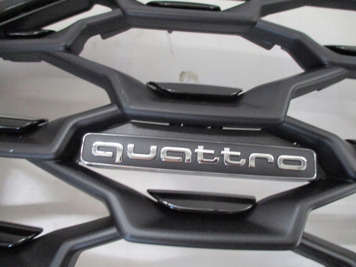 Grille AUDI QUATTRO 83F853651B C S-LINE