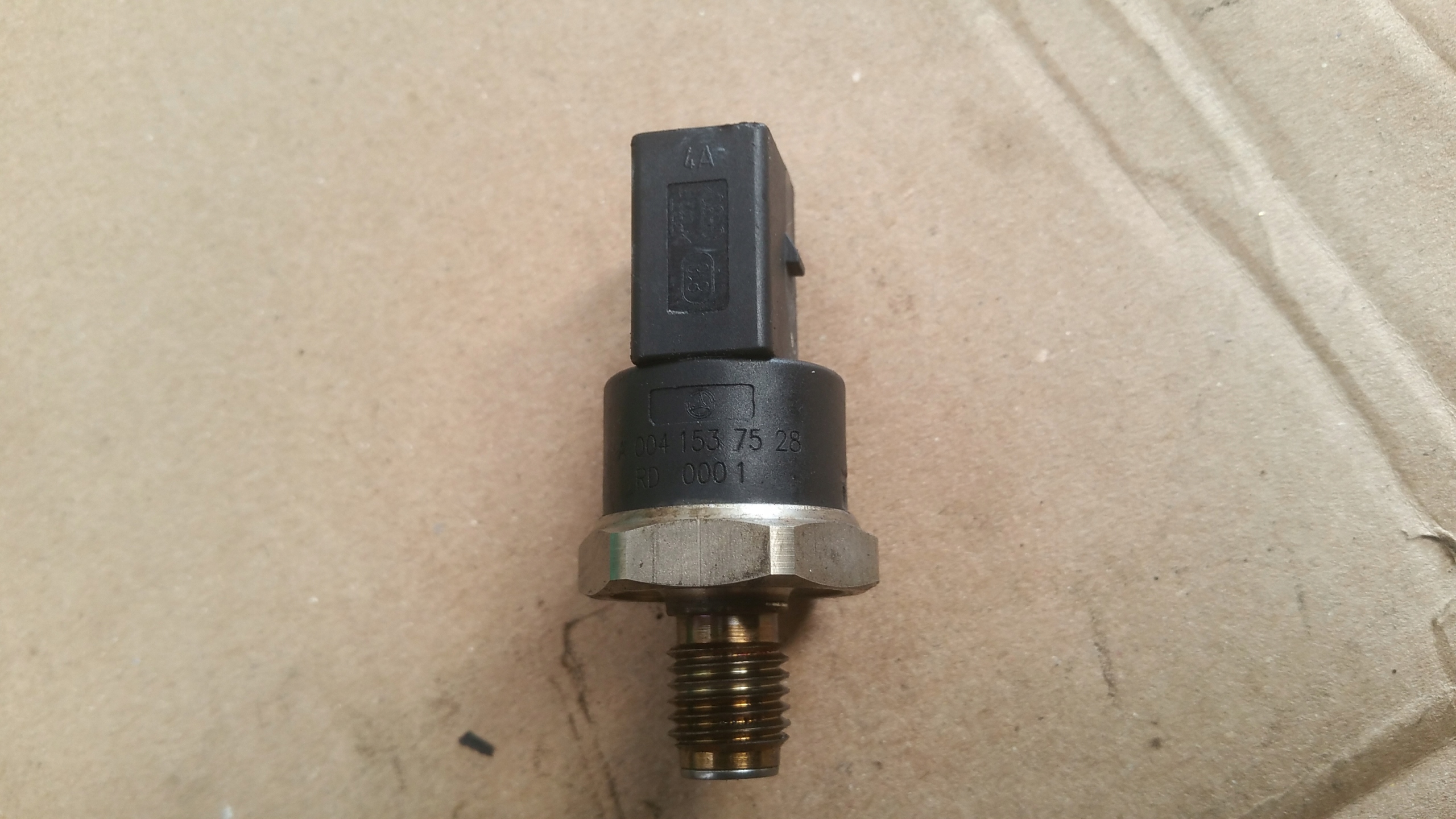 Capteur Pression Carburant 0041537528 Mercedes