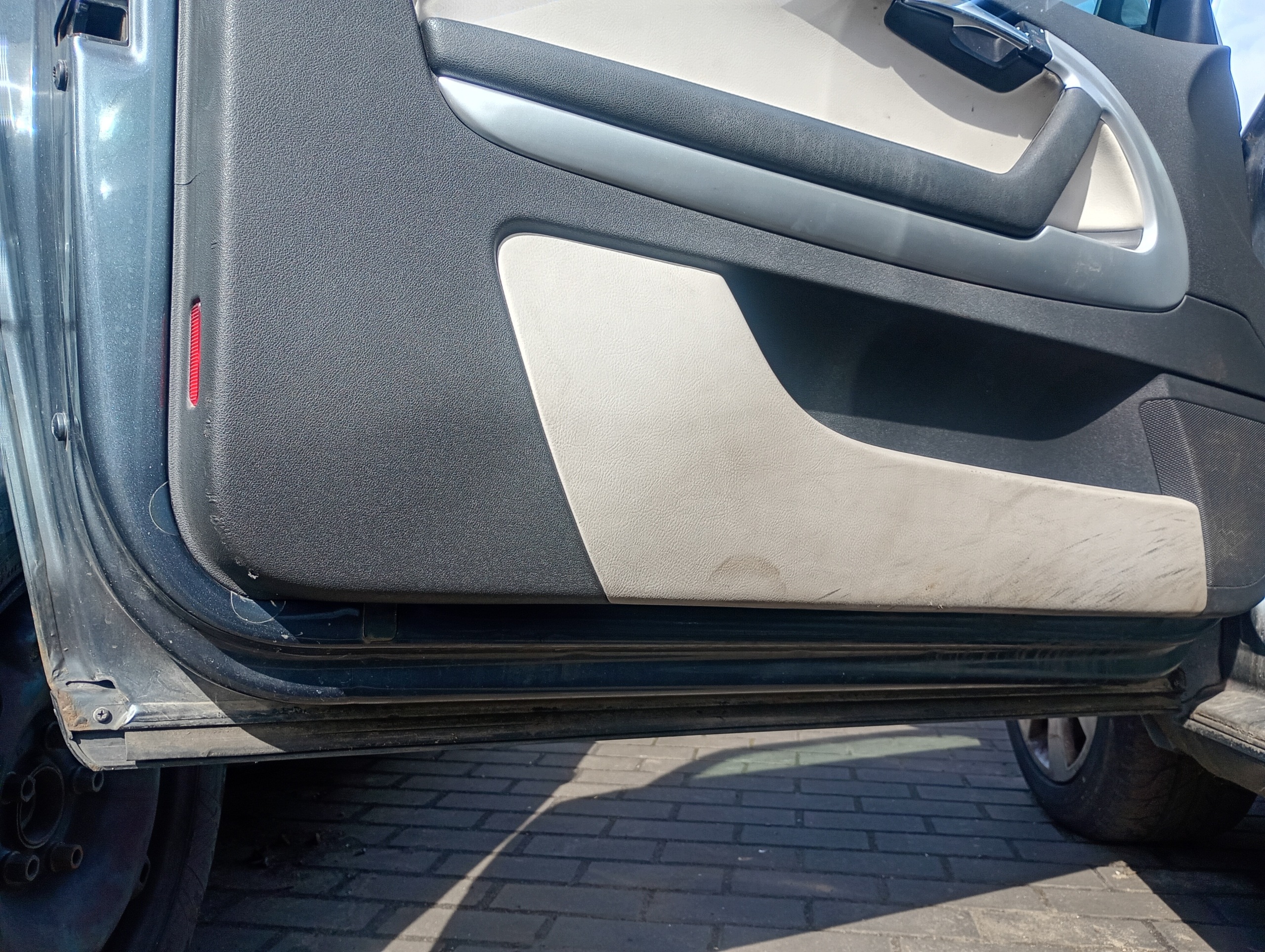 door left front front Audi A3 8P 03-12 kod lakieru LX7Z