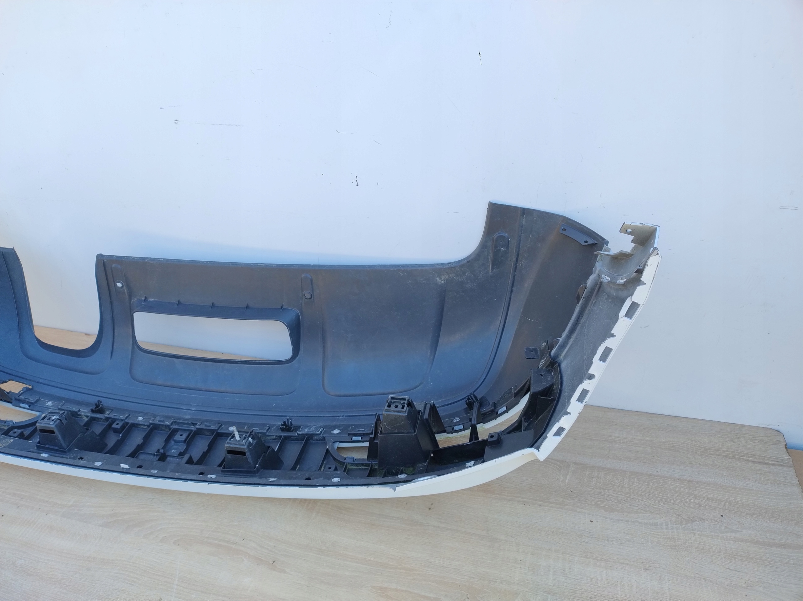 AUDI Q3 8U bumper rear part below sensors and towing ORG