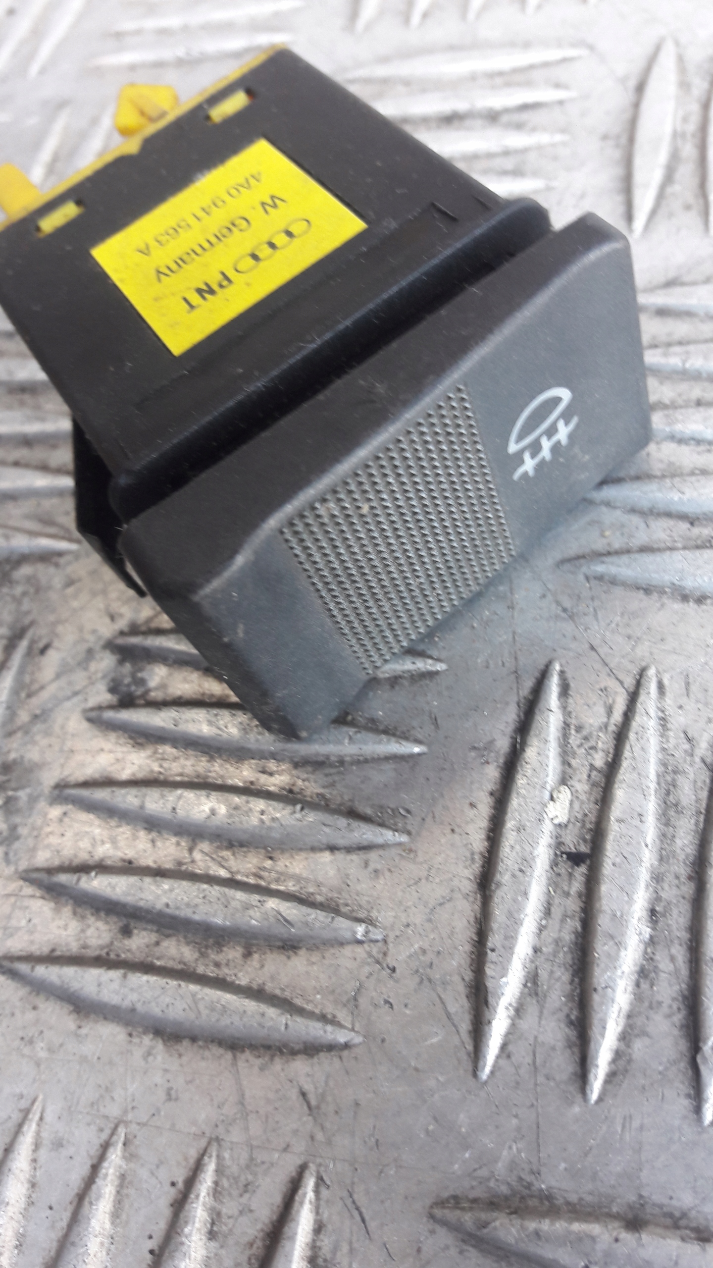 AUDI A6 C4 PODGRZEWANIE TYLNEJ ablak 4A0941563A