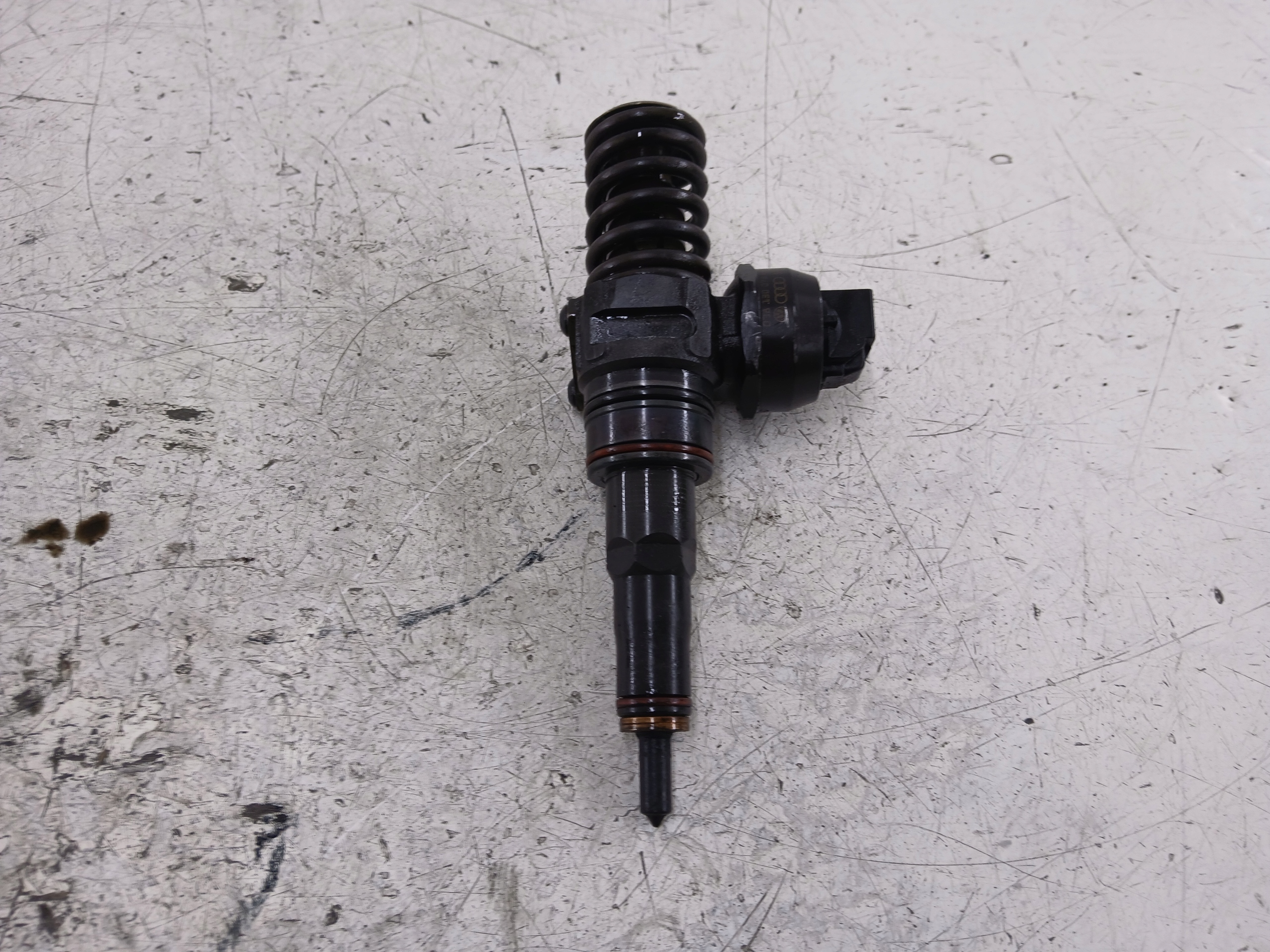 AUDI A4 B6 VW PASSAT B5 FL 1.9 TDI Pumpedüse Einspritzdüse 038130073AR