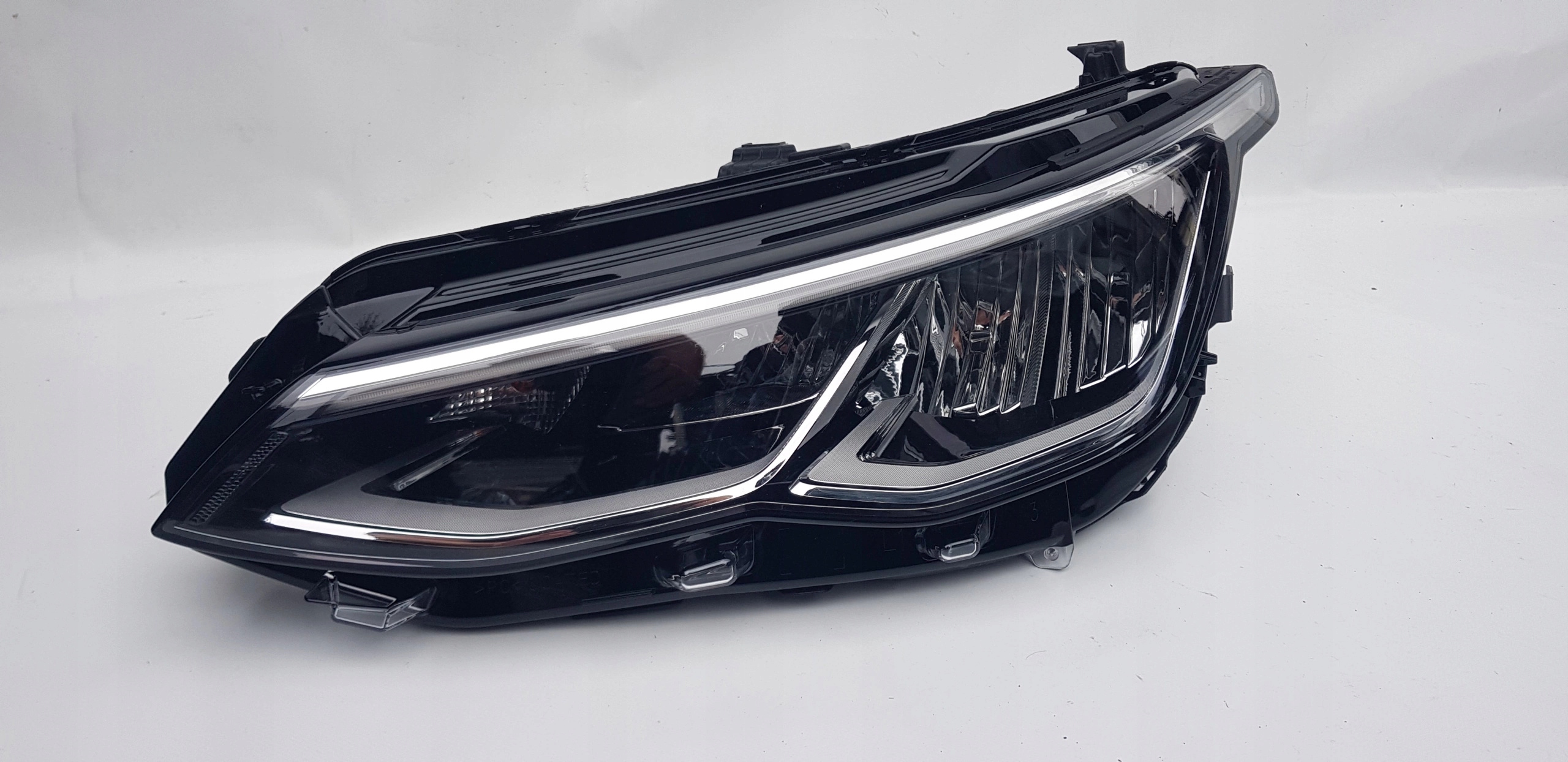 VW GOLF VIII LAMPA LEWA PRAWA NOWE KOMPLET Rodzaj świateł mijania LED