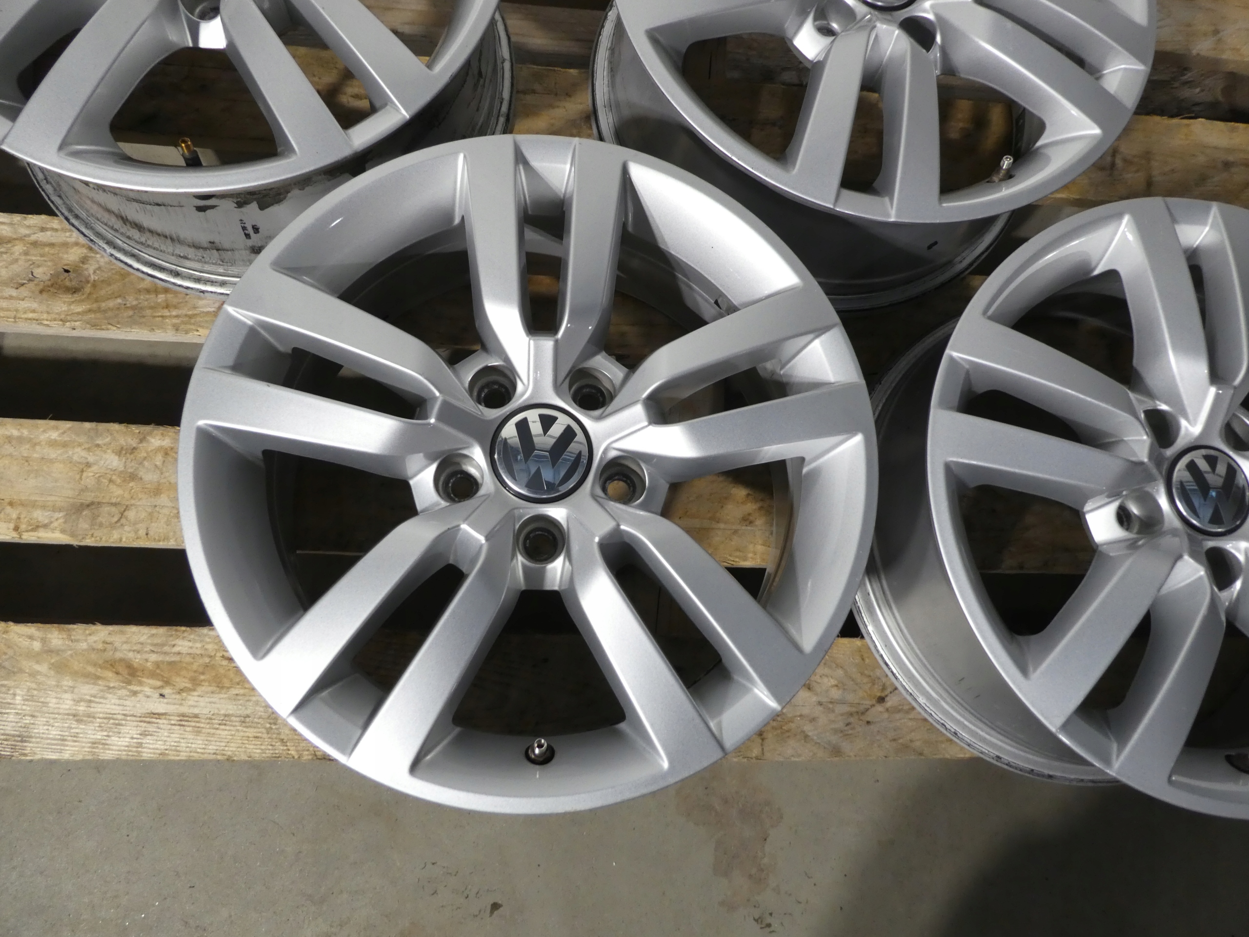 4X discs aluminium disc 5N0601025R VW 5X112