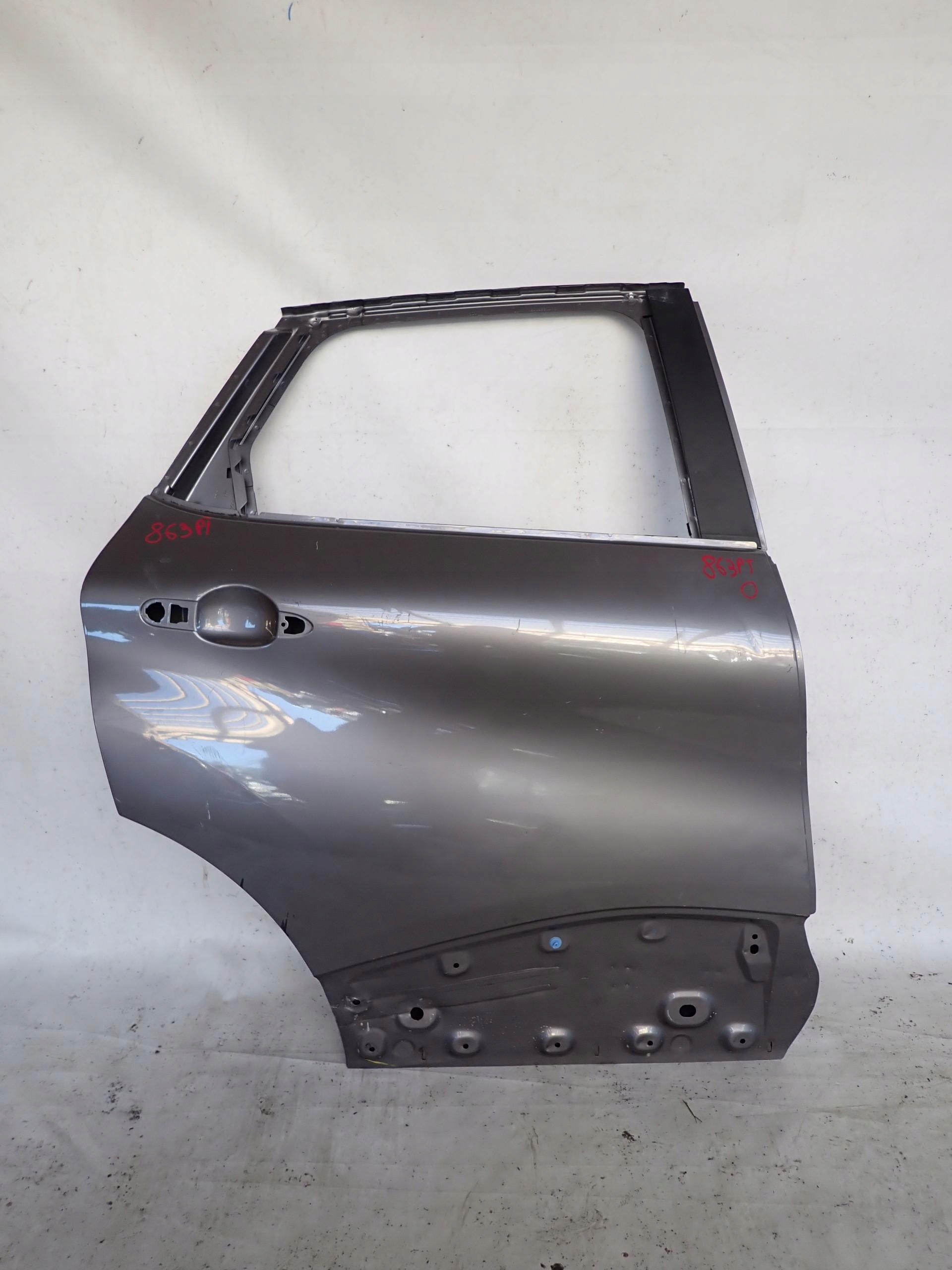RENAULT CAPTUR and 13- door rear part rear. right