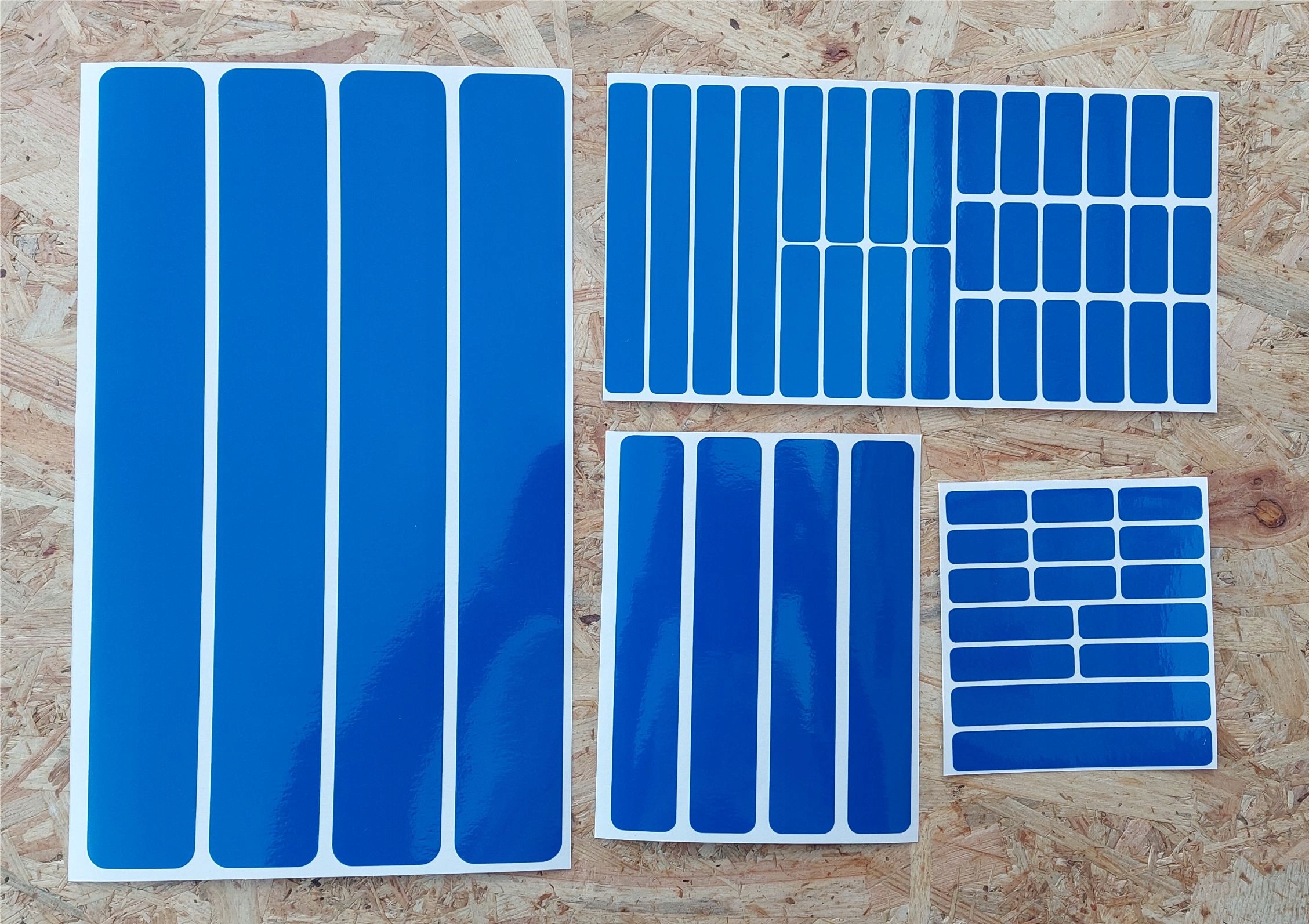 ODBLASKOWE NAKLEJKI ODBLASK ROWER MOTOR KASK 30szt Kolor dominujący niebieski