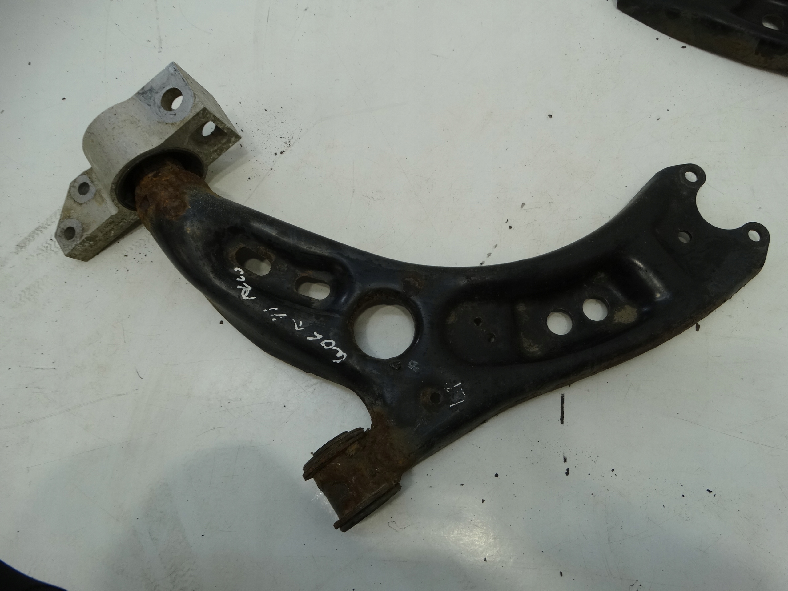 arm left front VW GOLF VI plus 2.0TDI 2011R. 172TYS.KM