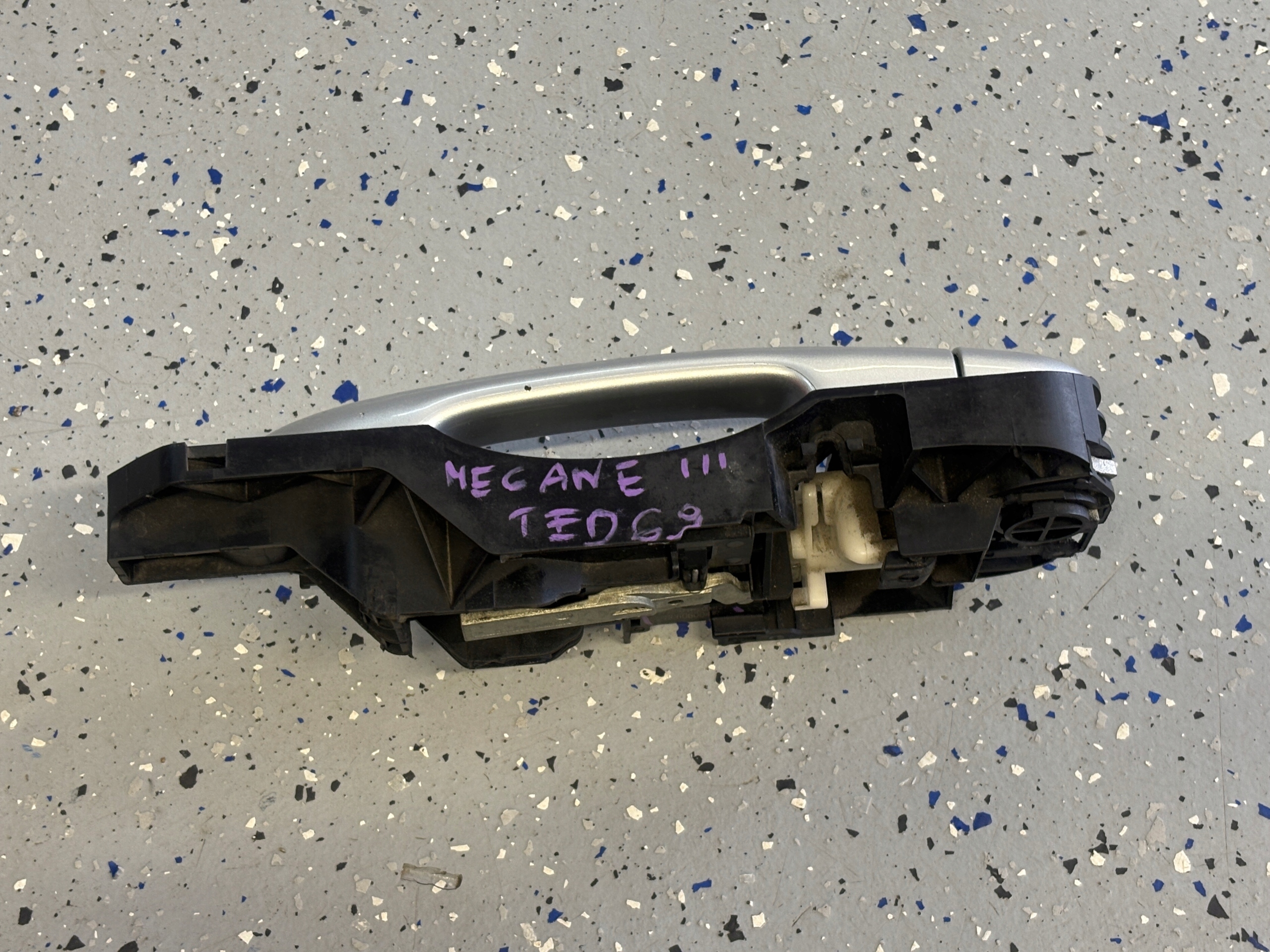 RENAULT MEGANE III handle door TED69 PRWY front 806060041R