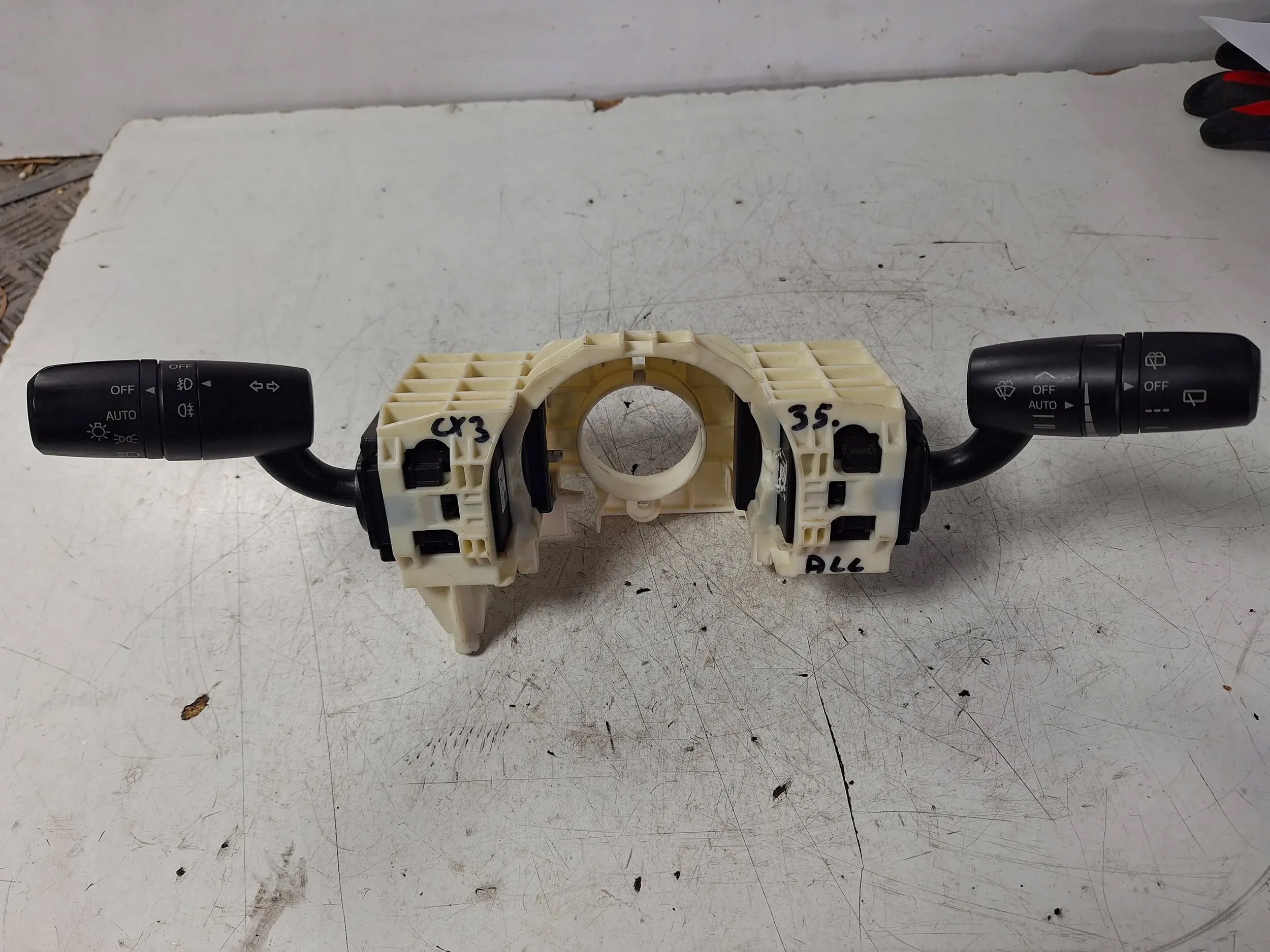Commodo essuie glace Commodo phares Mazda CX3