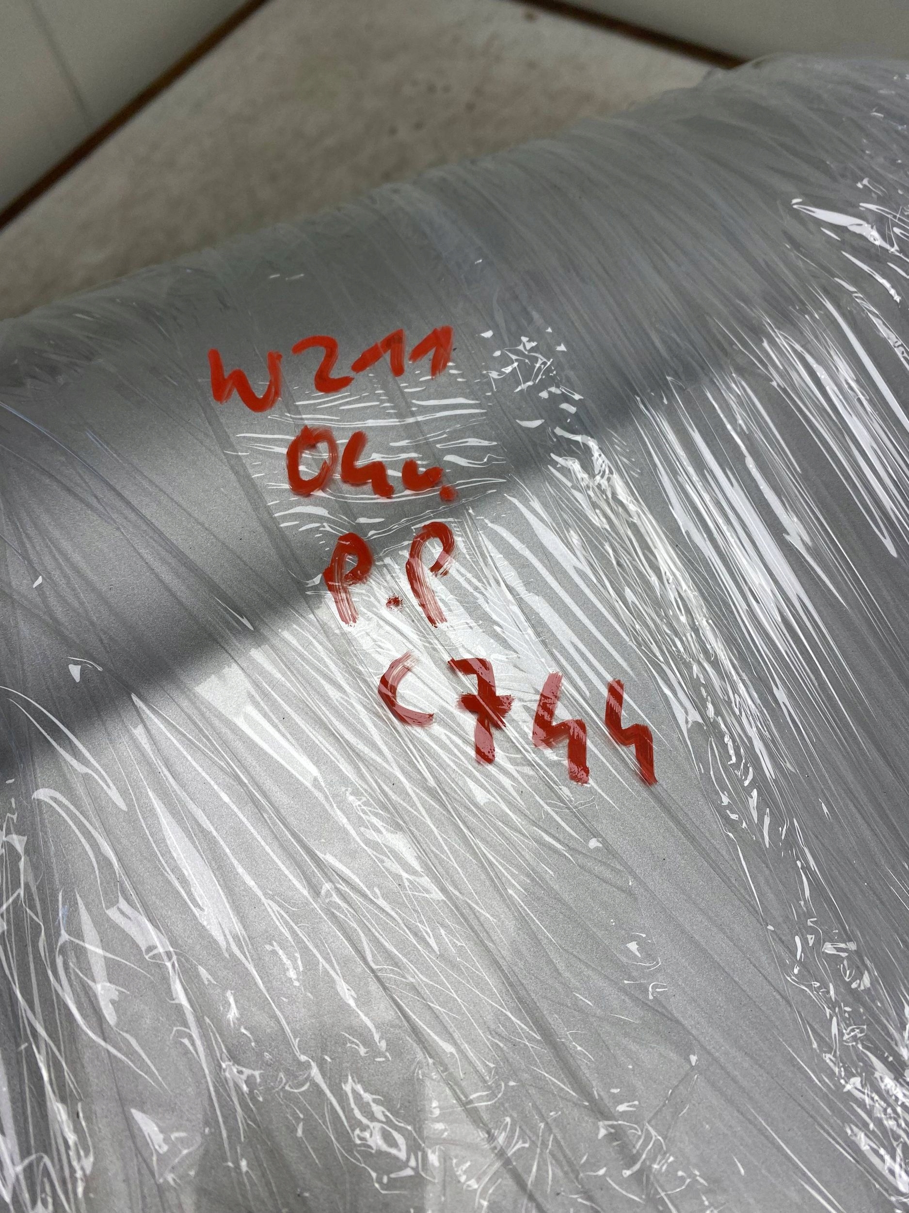 MERCEDES E W211 complete fender right front front C744 SREBRNY