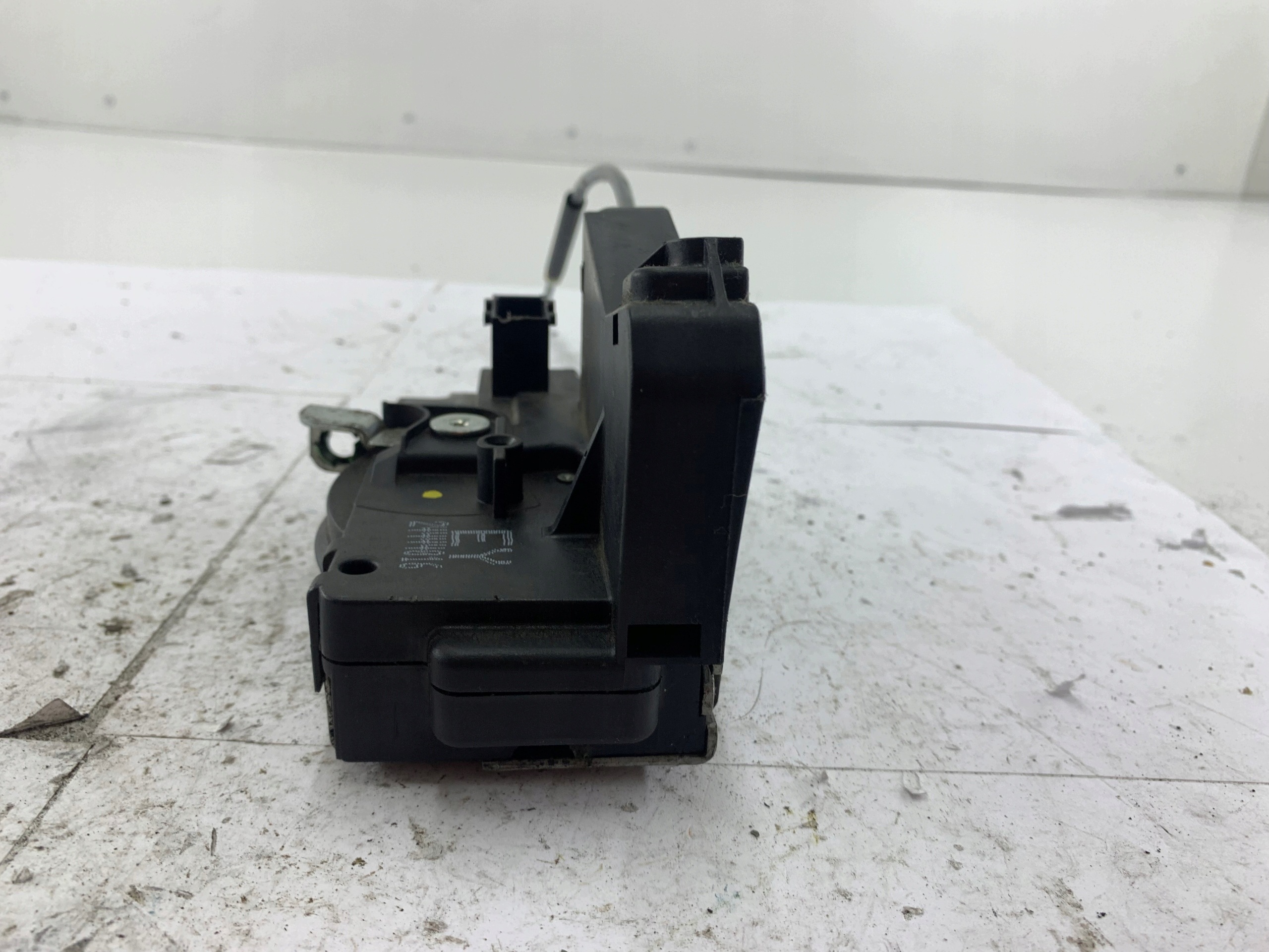 OPEL ZAFIRA A lock door right front 24444016