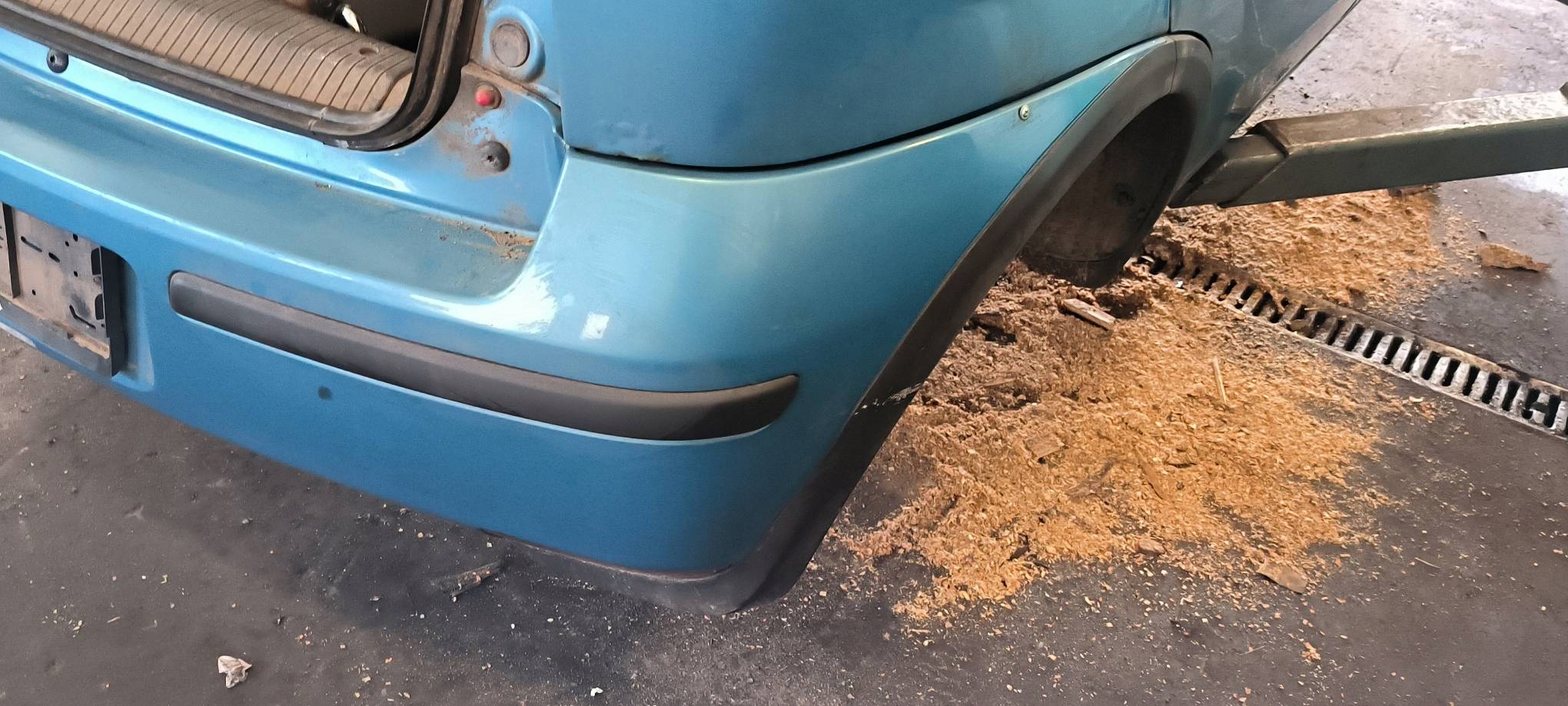 Stoßstange heck 80U OPEL CORSA C 5D