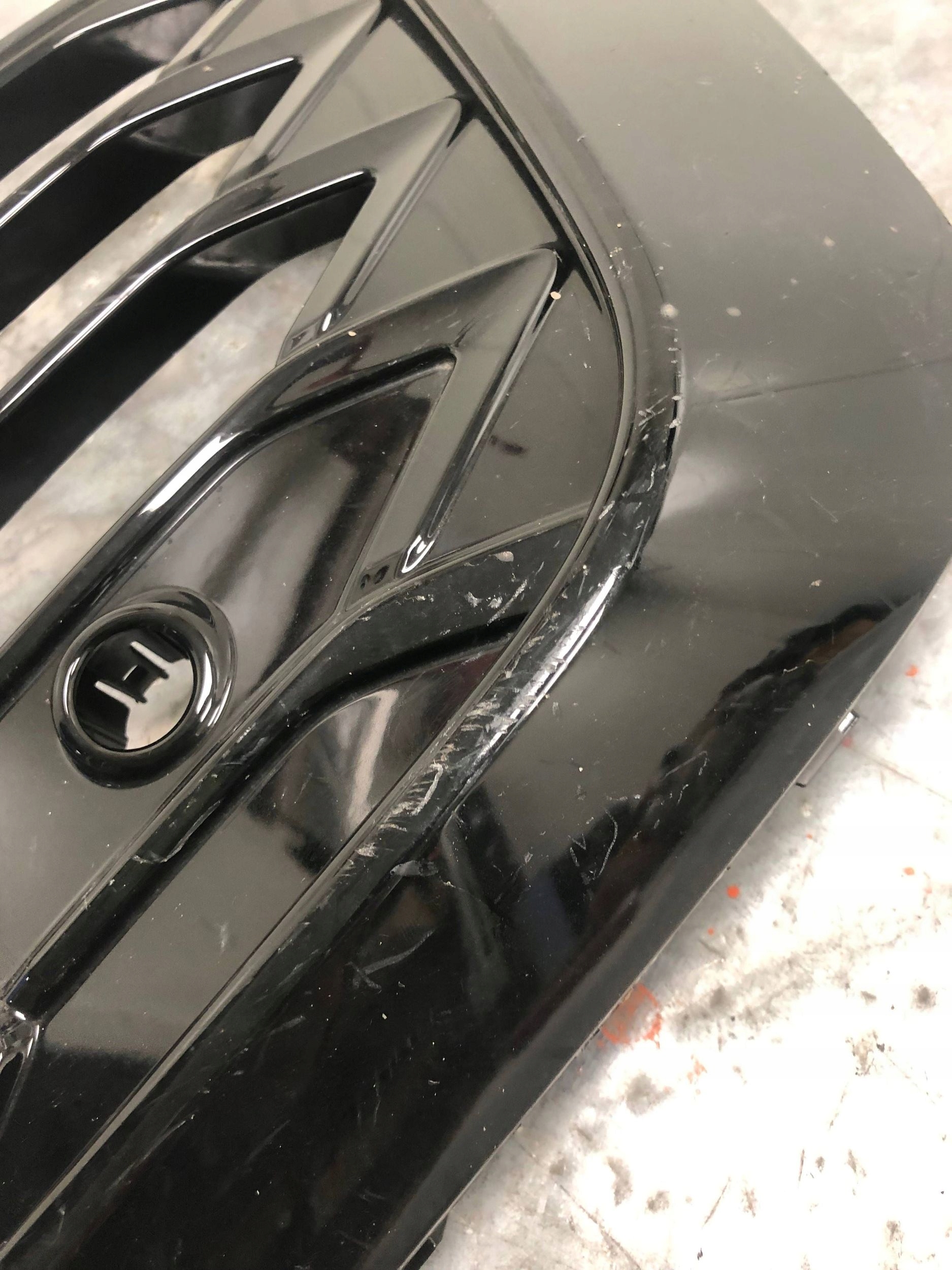 grid of a bumper right front VW GOLF VIII 5H0853666AD